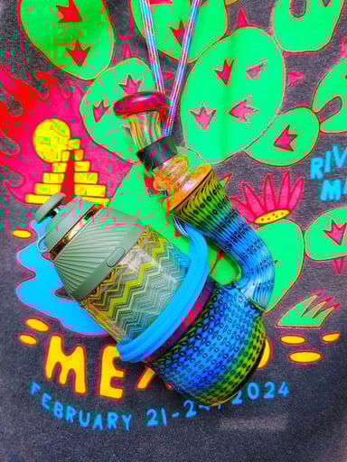 Preview pic of Steve Sizelove Puffco Proxy Glass Pendant + Green Proxy