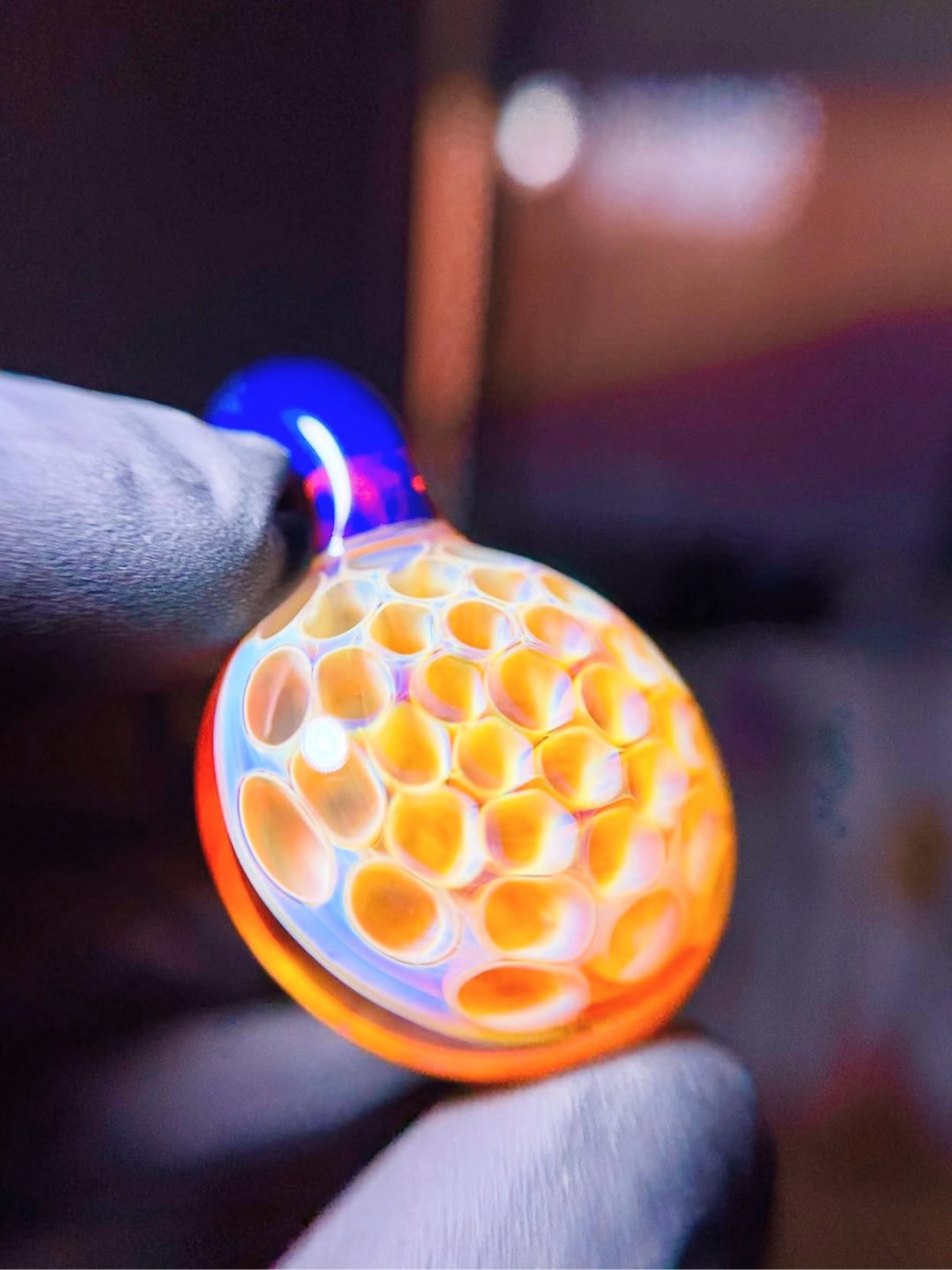 Preview pic of SAP GLASS Loquis Lipstick Honeycomb Pendant