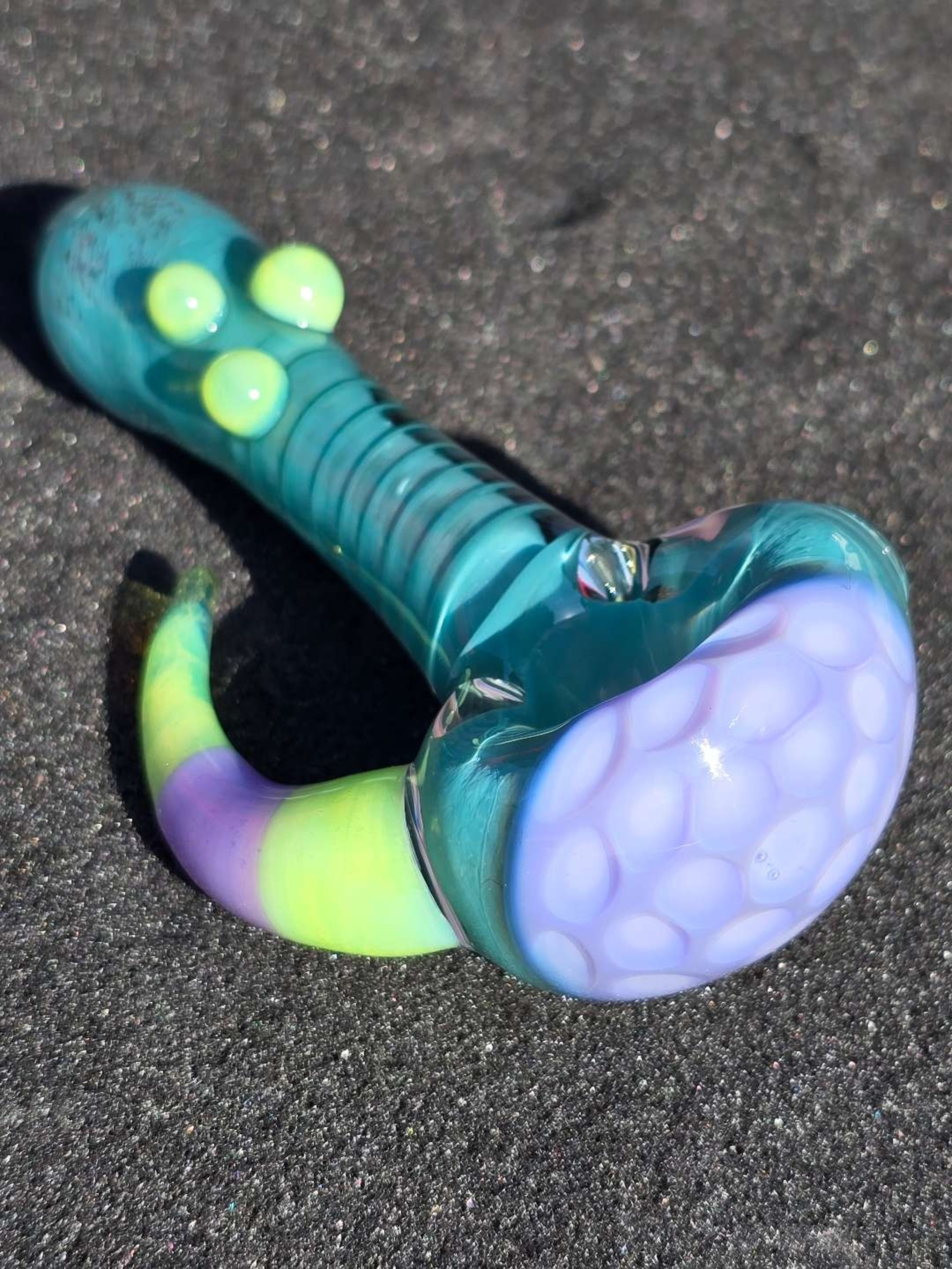Preview pic of Honeycomb Glass Pipe With Horn