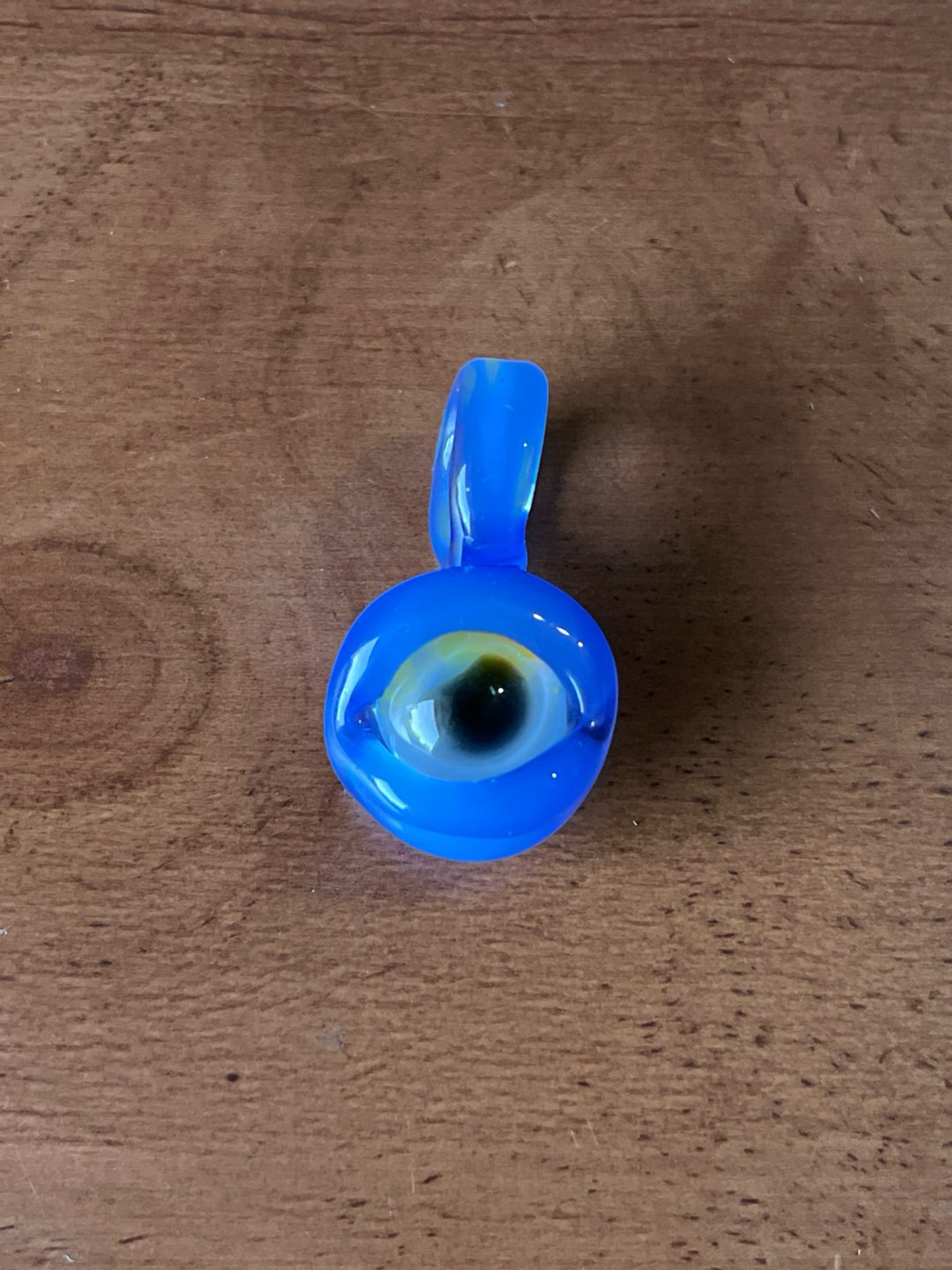 Marvinglass blue eye pendy image 0
