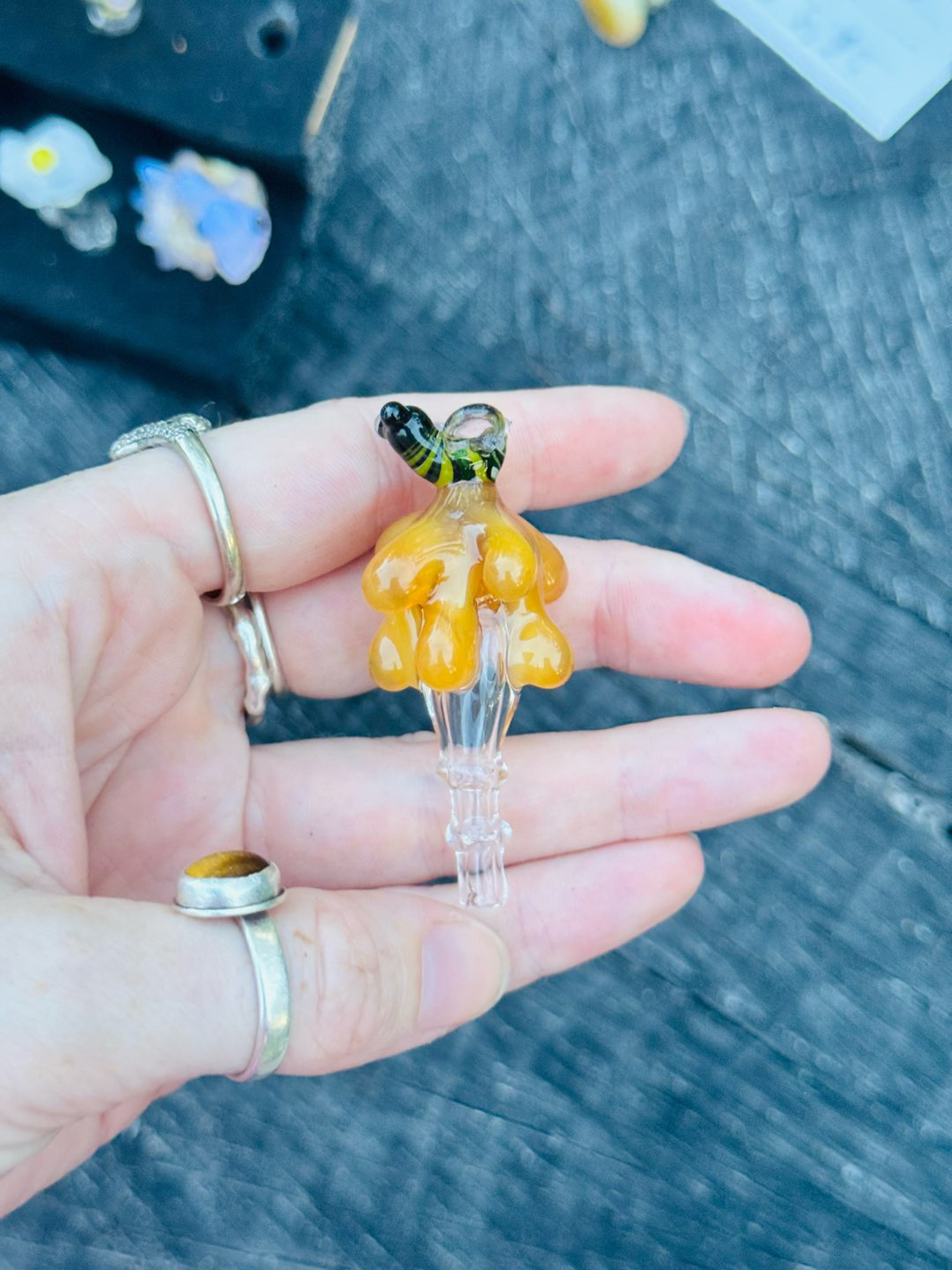 Preview pic of Bee with honey drip joystick 3DXL