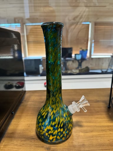 Preview pic of 2025 Shock Glass Bong