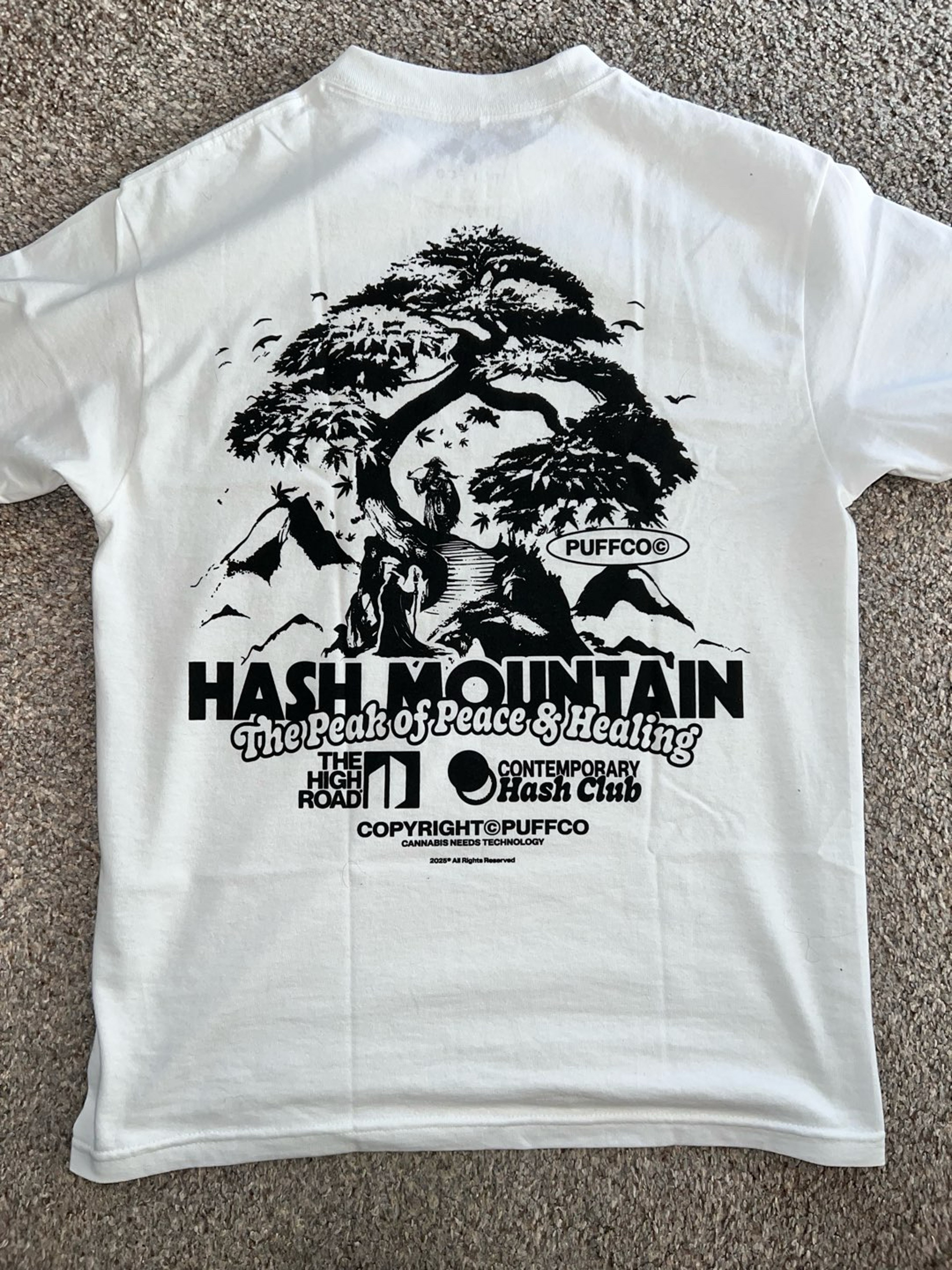 Preview pic of PUFFCO HASH MOUNTAIN LE Tshirt size L New