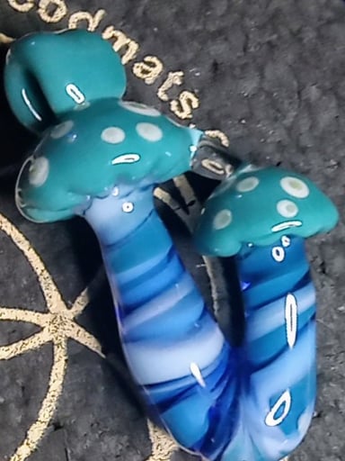 Preview pic of COLLECTIBLE,HEADY,🍄DOUBLE MUSHROOM🍄CLUSTER PENDANT