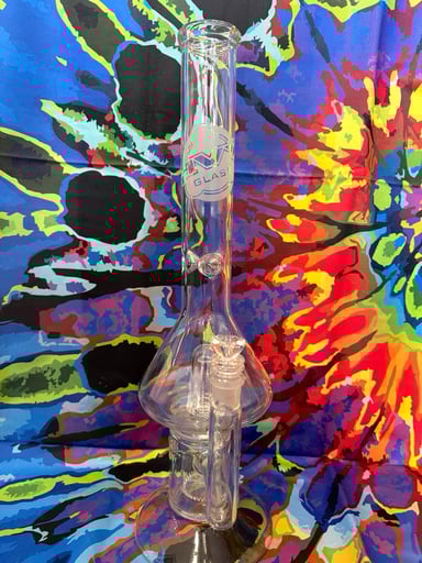 Preview pic of HVY Glass 20” Bong