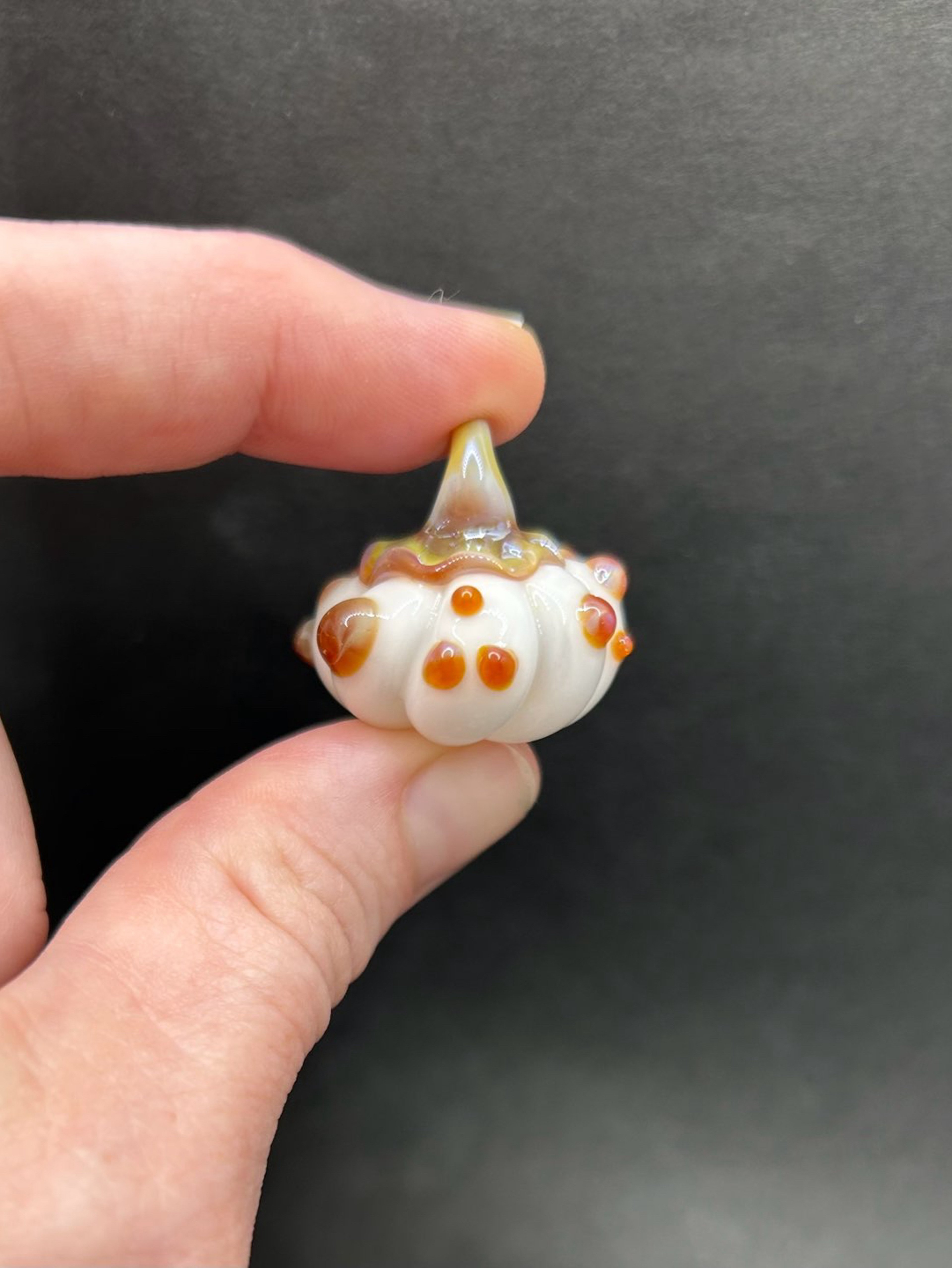 Preview pic of Pumpkin pendant