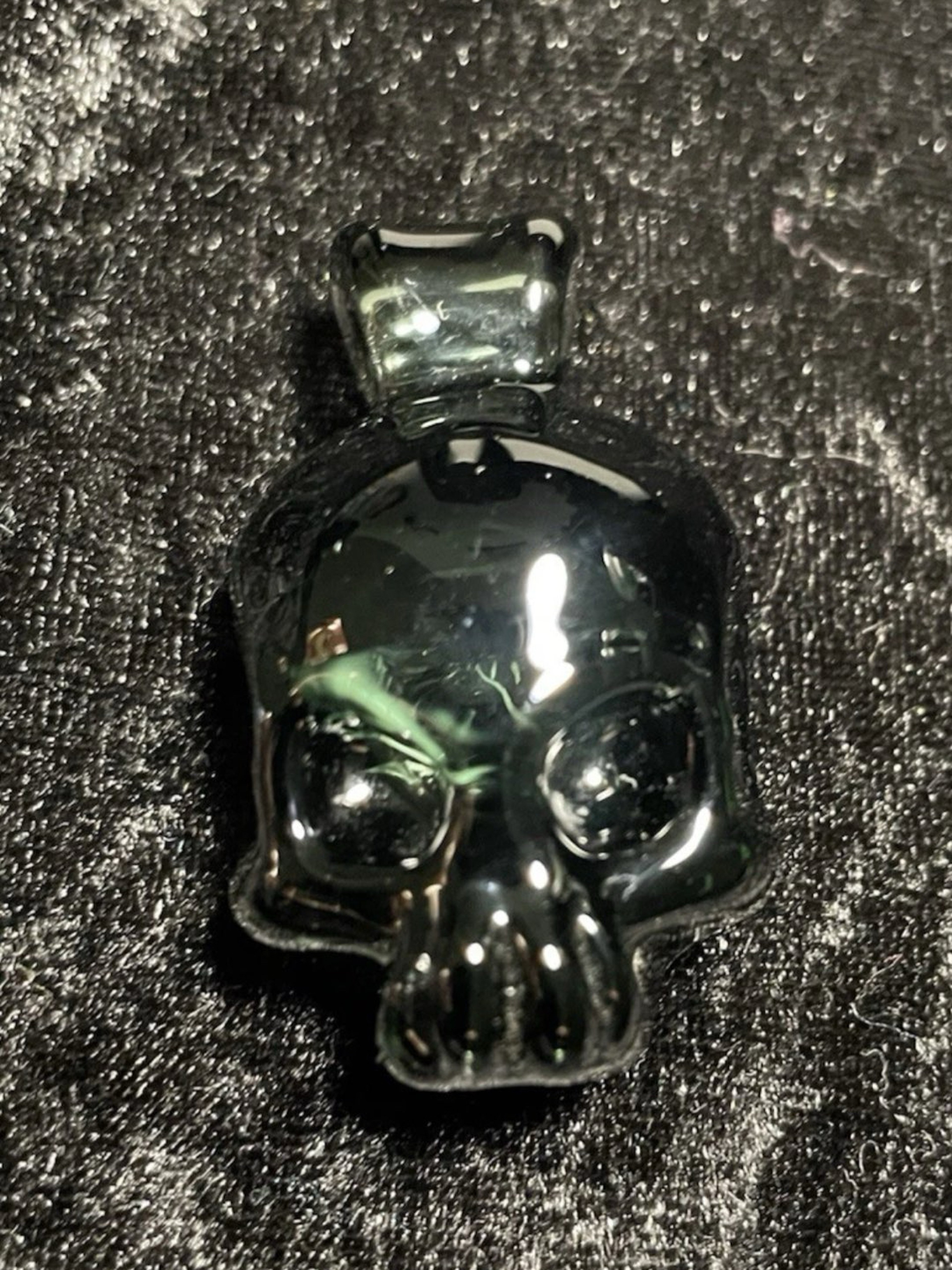 Preview pic of Heady Glass Black Skull Pendant (GlassDimensionz)