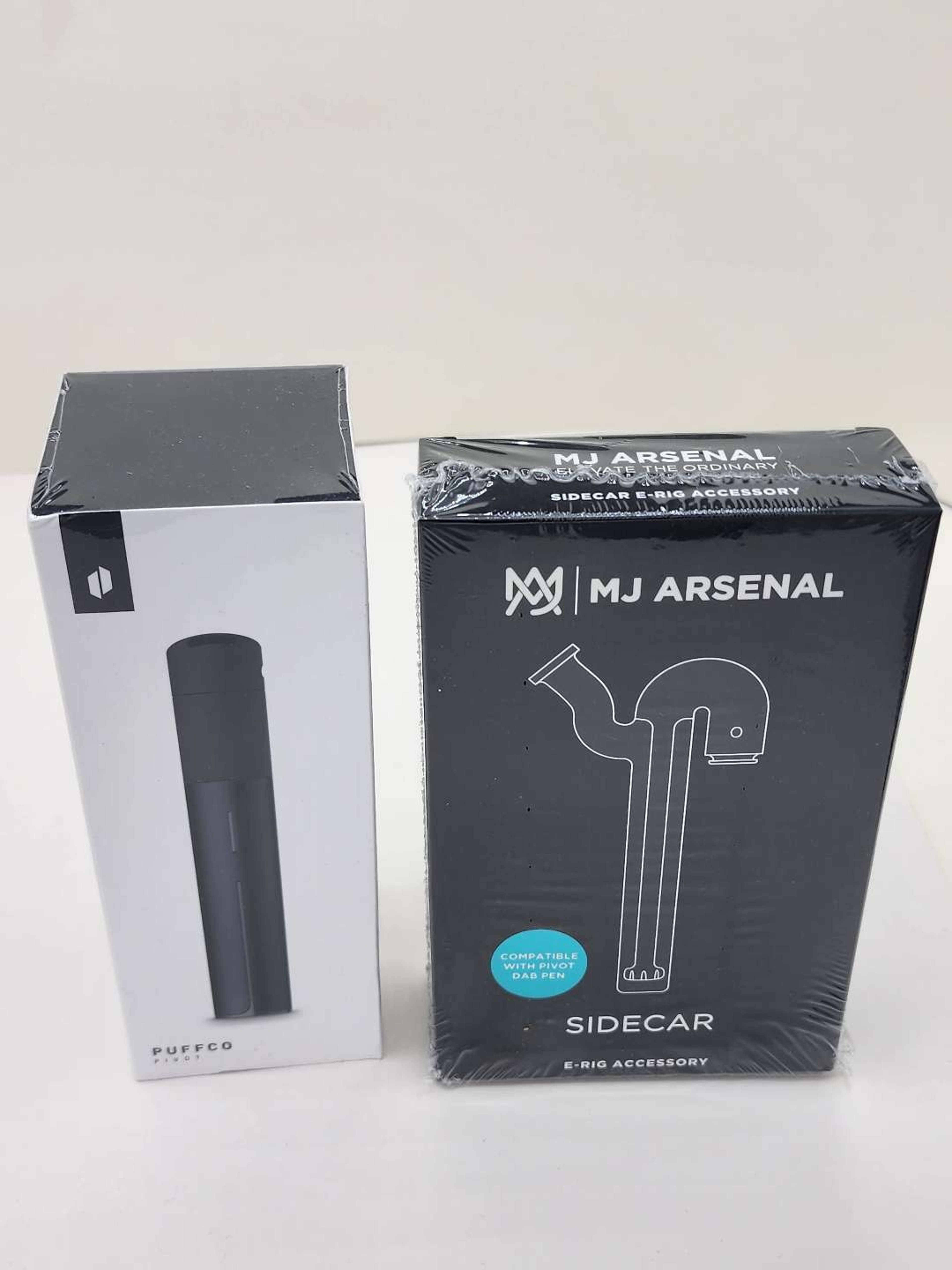 Preview pic of Puffco Pivot (onyx) + MJ Arsenal Pivot Sidecar Bubbler (new/sealed)