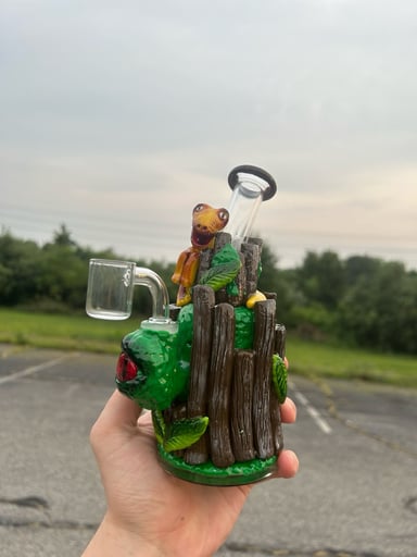 Preview pic of DINOSAUR TREEHOUSE 3D DAB RIG