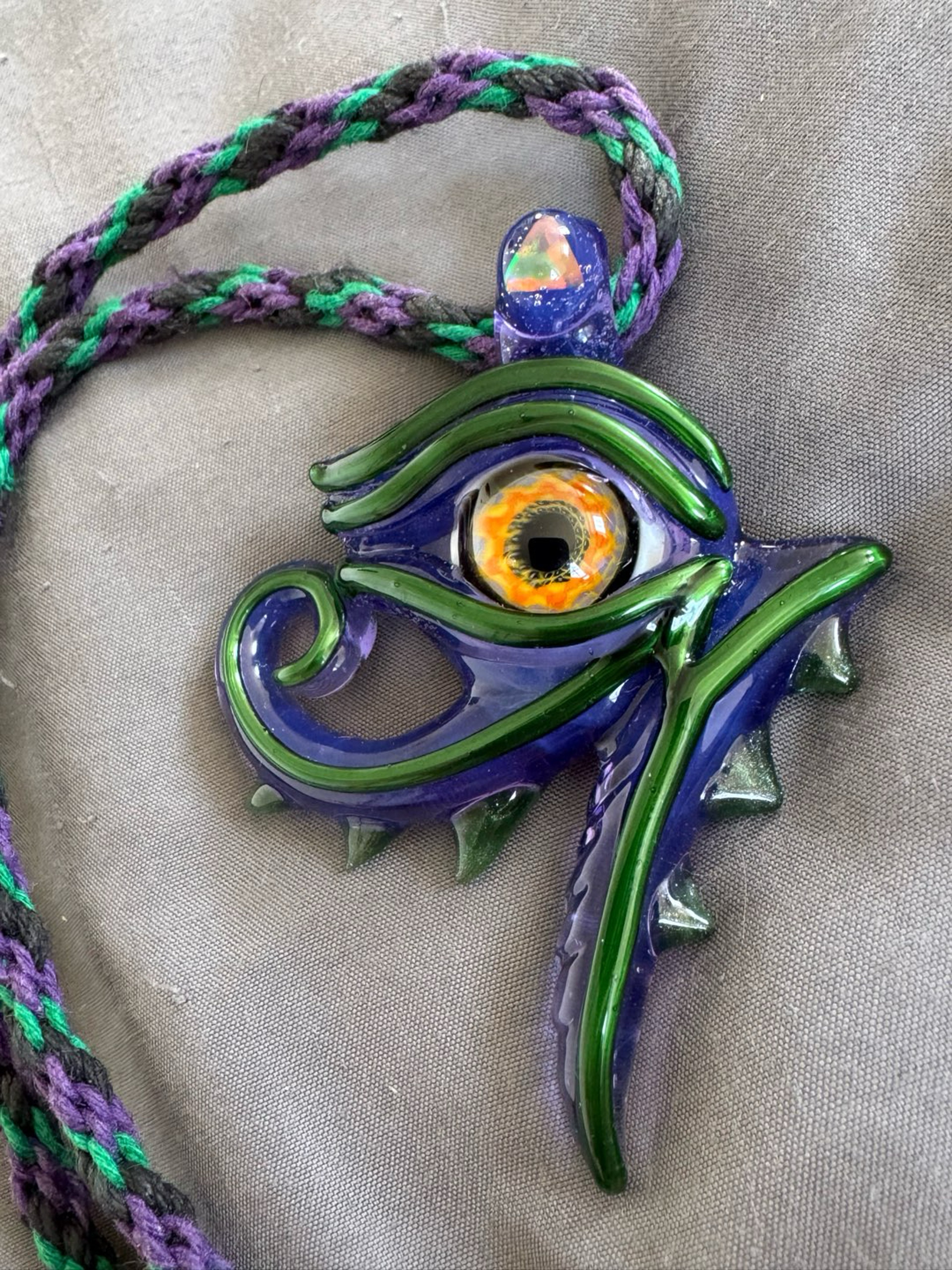 Preview pic of 🔥Mako Glass tri angle opal UV Eye of Ra chromium/gold amethyst / custom hemp chain🔥