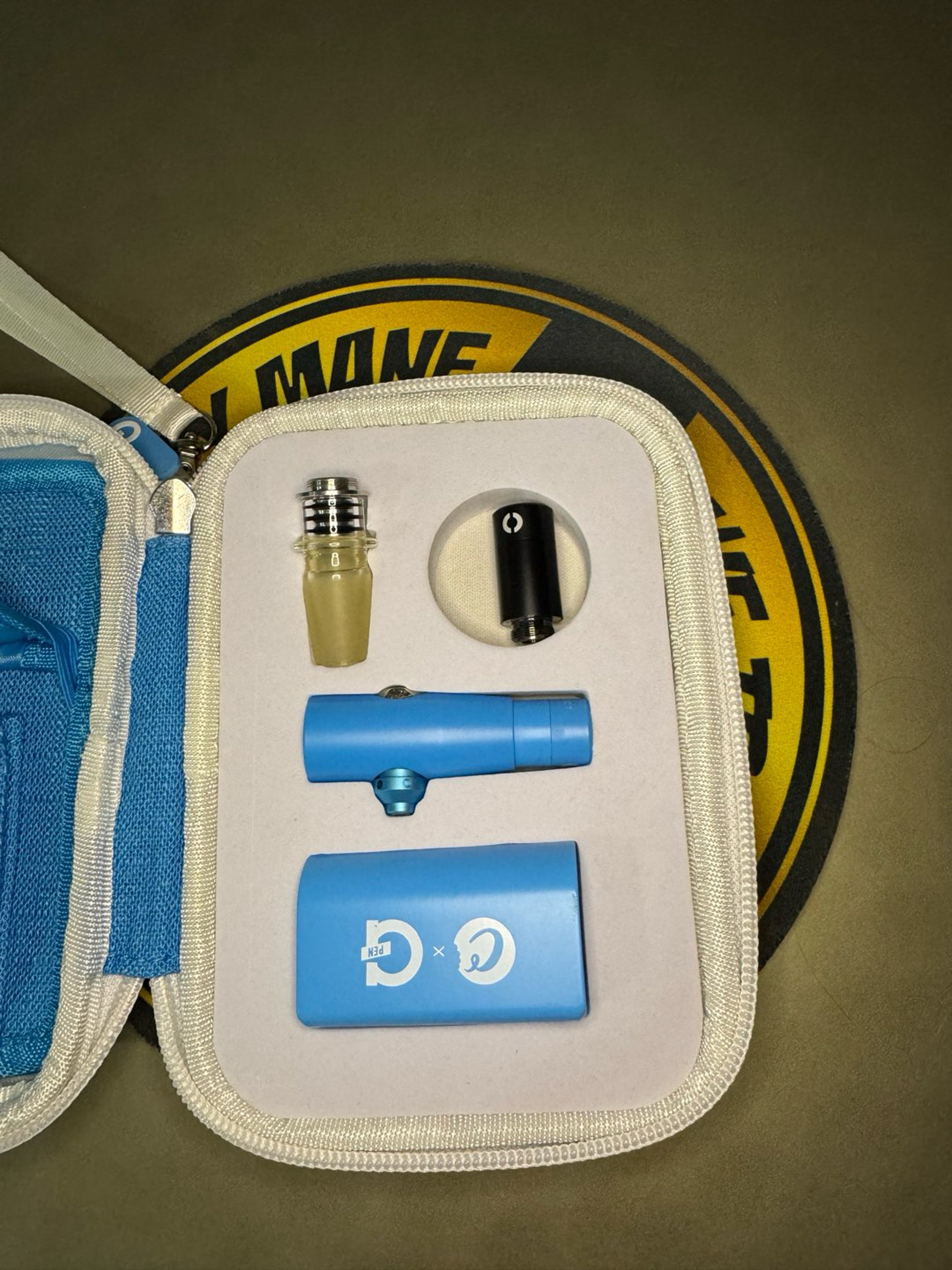 Preview pic of Cookies x G Pen Vaporizer Bundle – Extra Black Chamber + Authentic Device