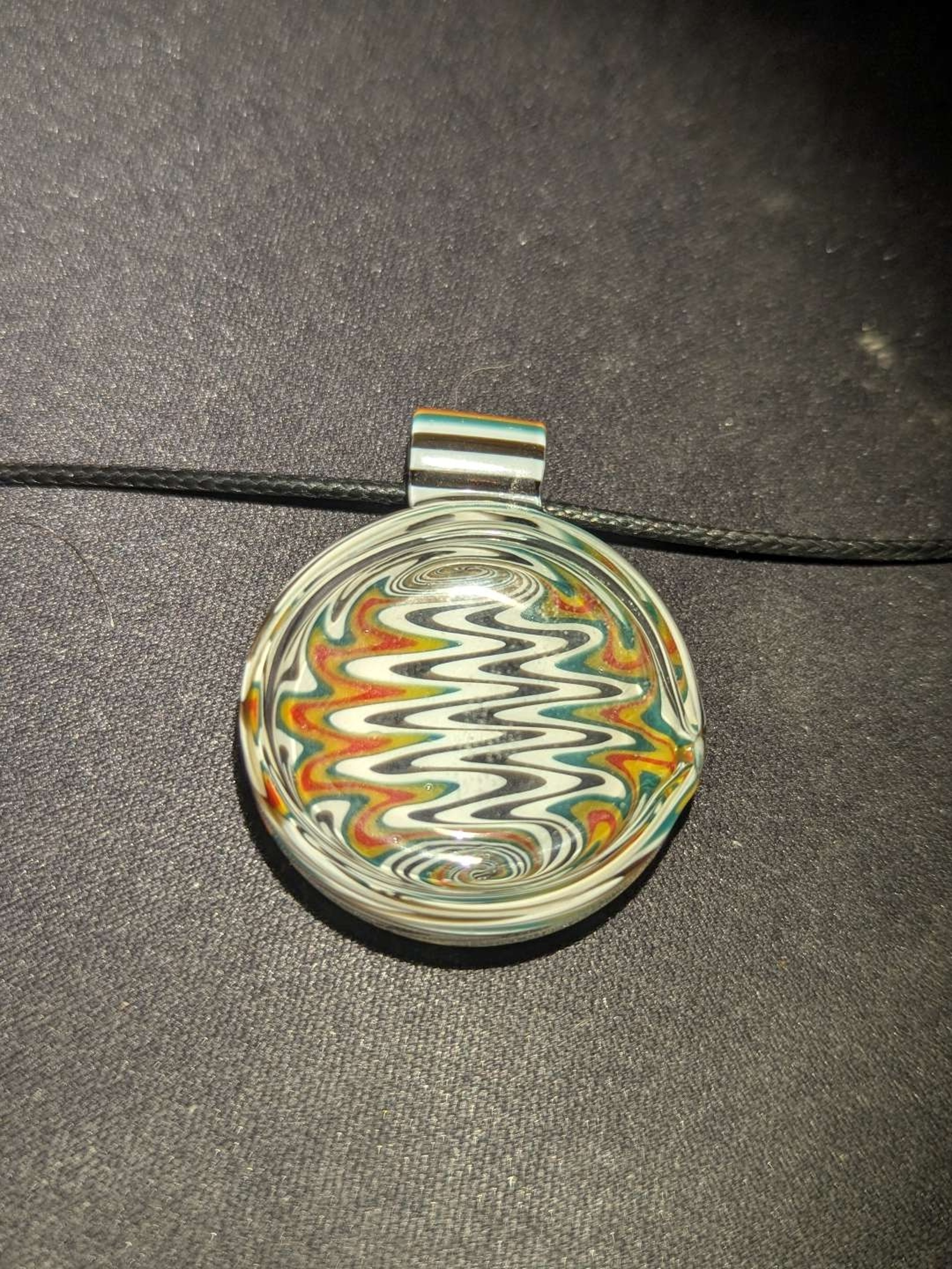 Preview pic of Wig wag pendant with rope