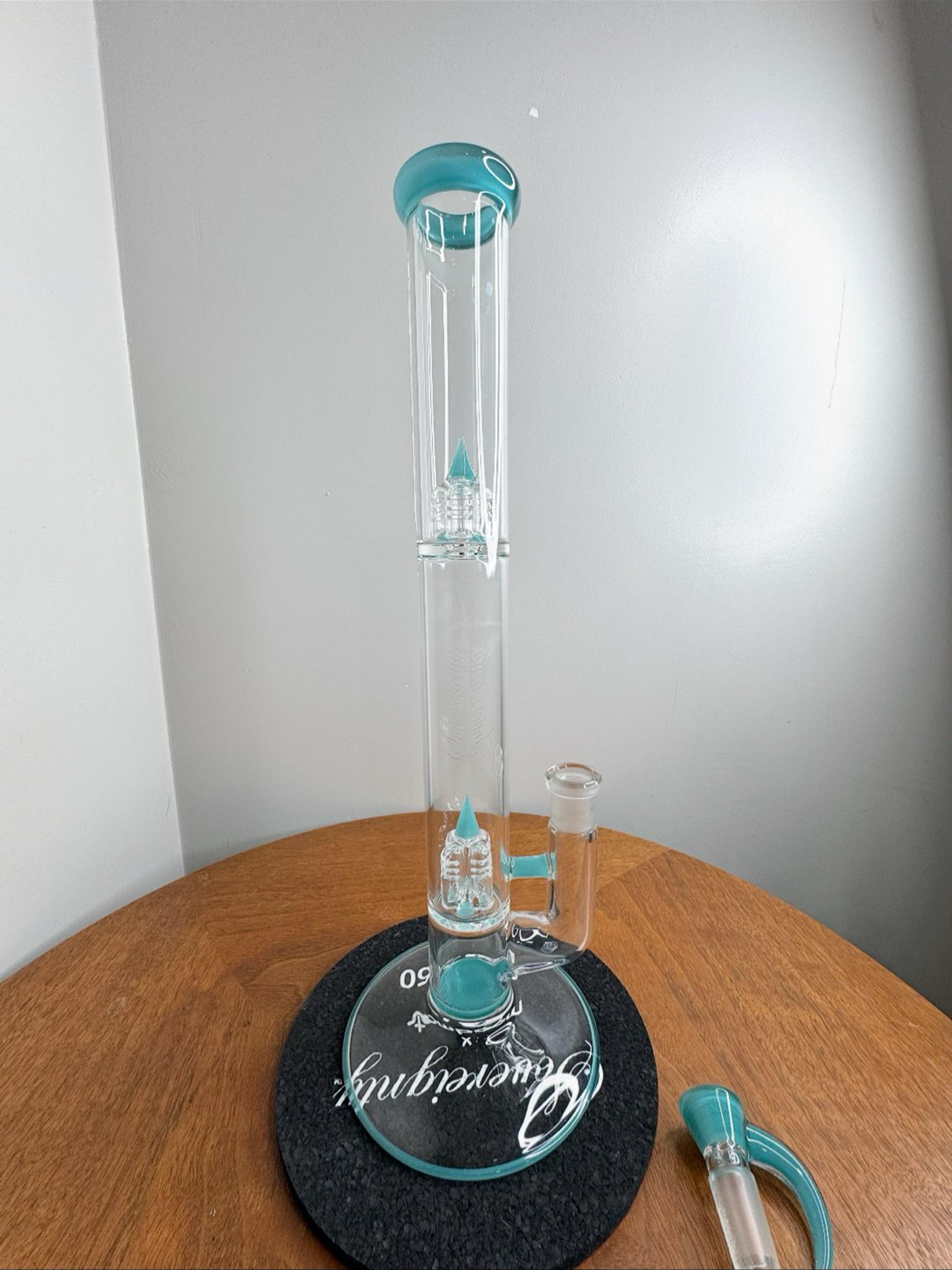 Sovereignty inv4 44 accented in Aqua azul image 0