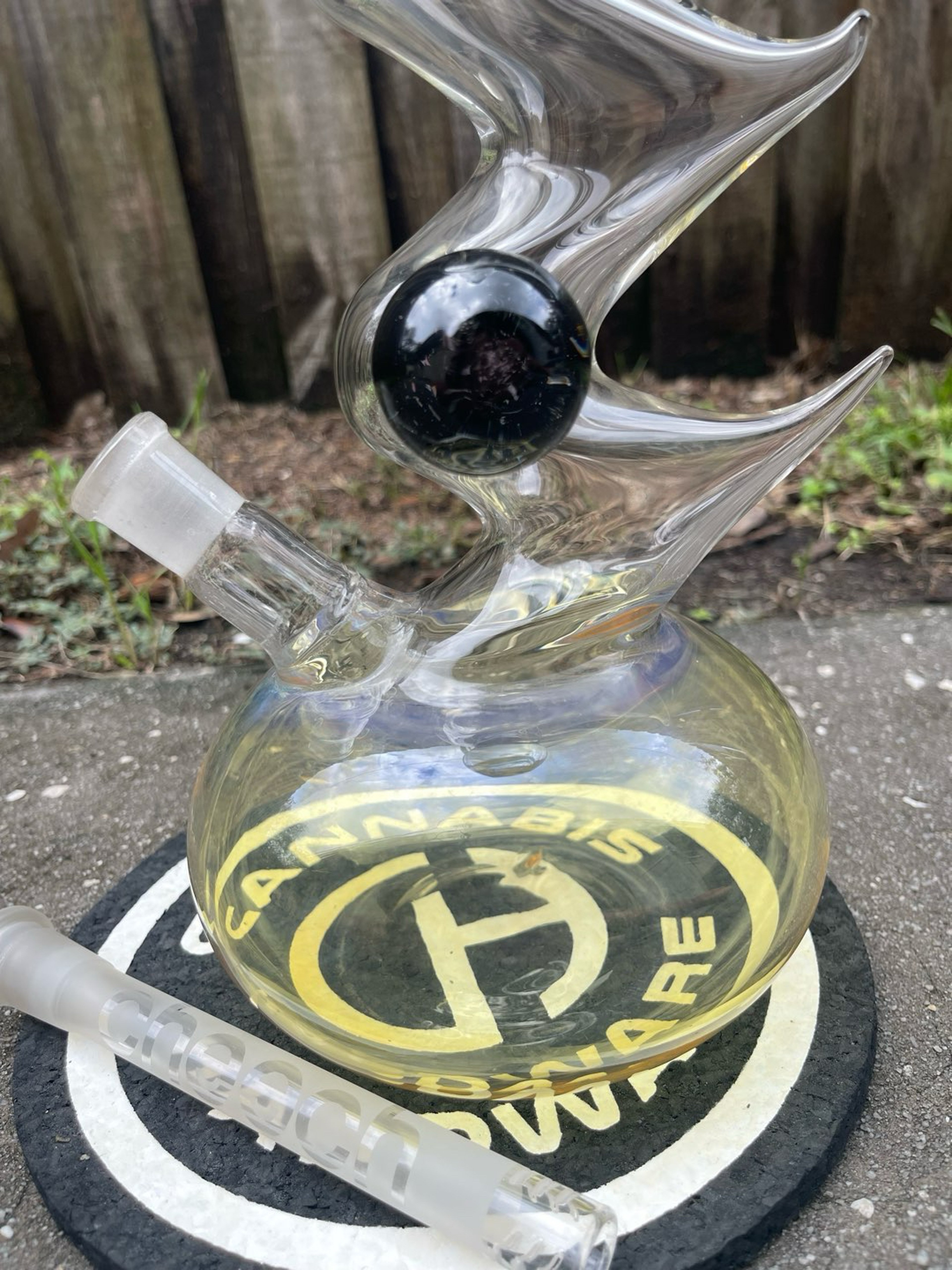 Preview pic of Zong by Crush glass w Cheech down stem