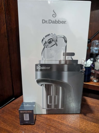 Preview pic of Dr Dabber Switch 2 & sapphire insert. NIB