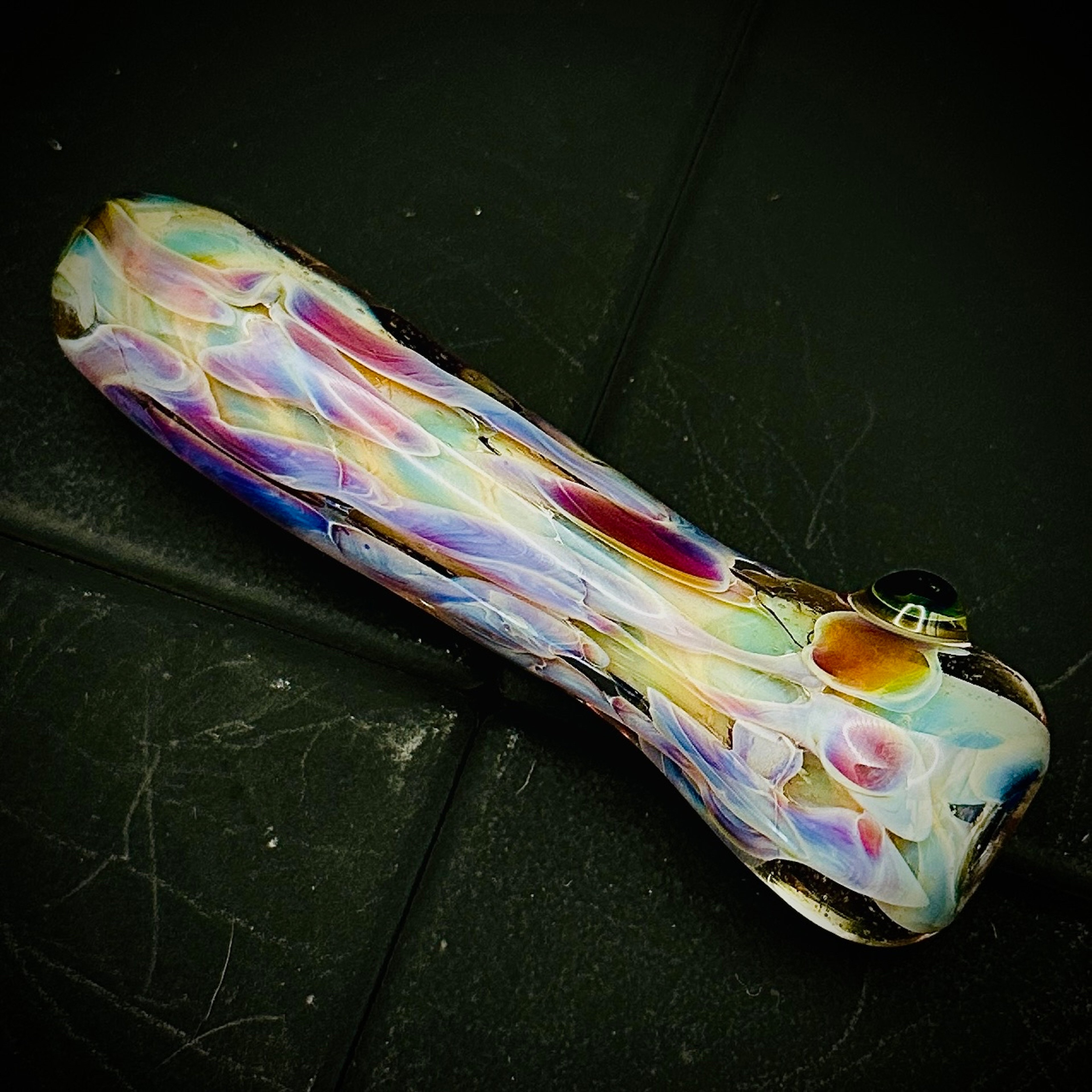 Preview pic of GreenLeaf TubeBead Chillim (uv reactive)