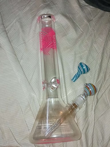 Preview pic of Bong and 2 bowls