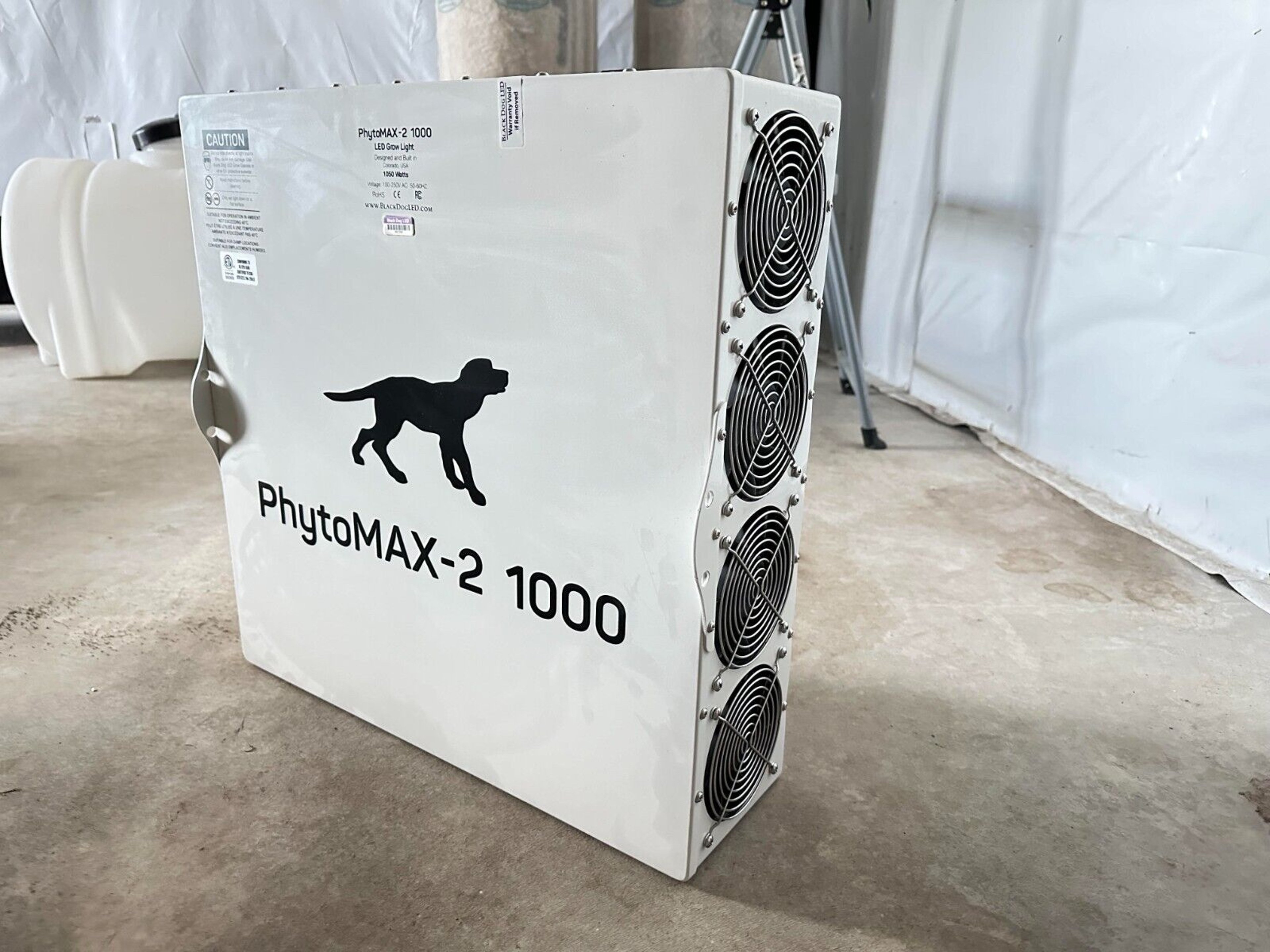 Preview pic of Black dog phytomax 2 1000 full spectrum led professional grow light