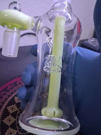 Preview pic of 2kGlassart AC Featuring a Millie