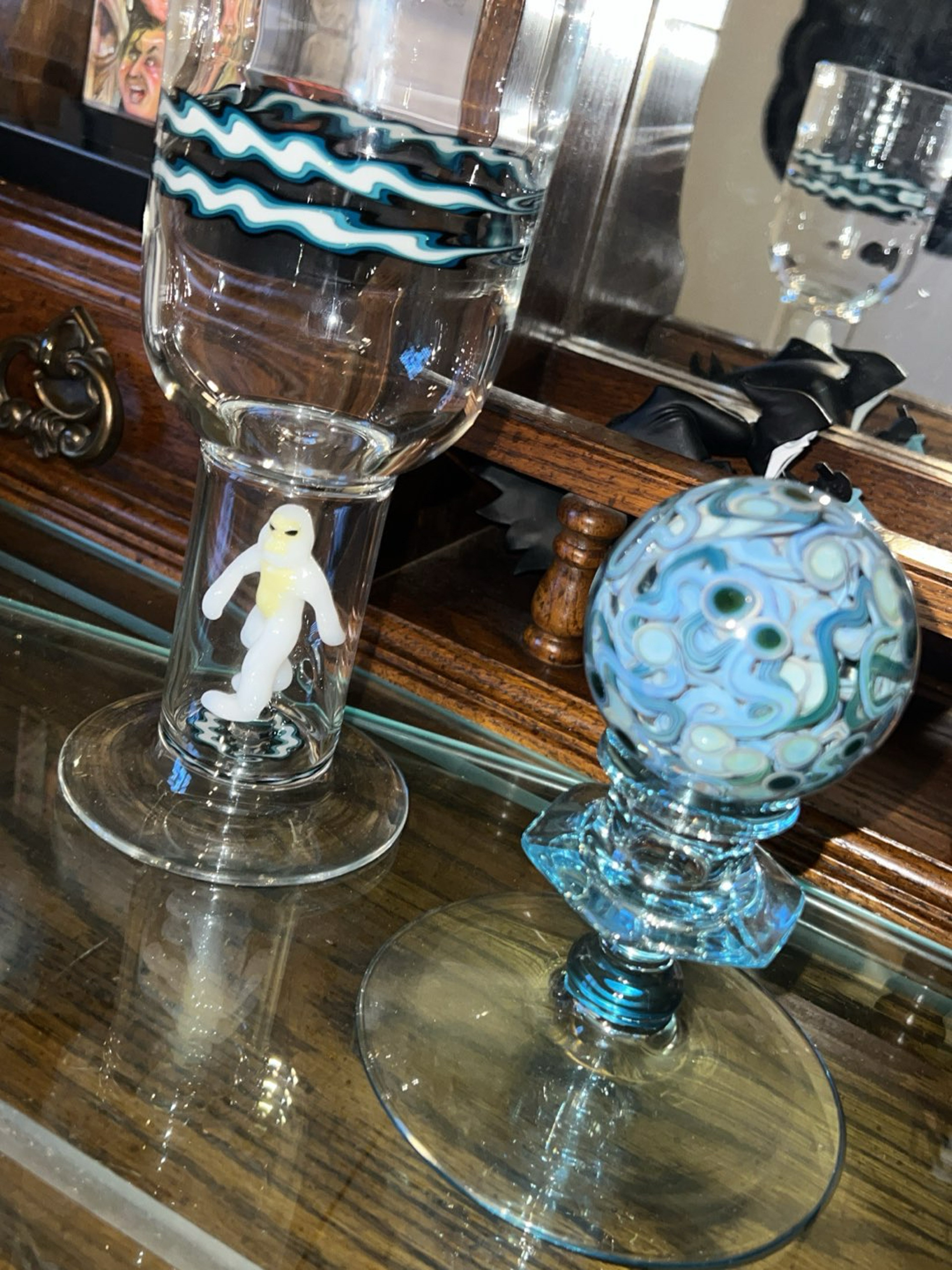 Preview pic of Pint and Marble with stand