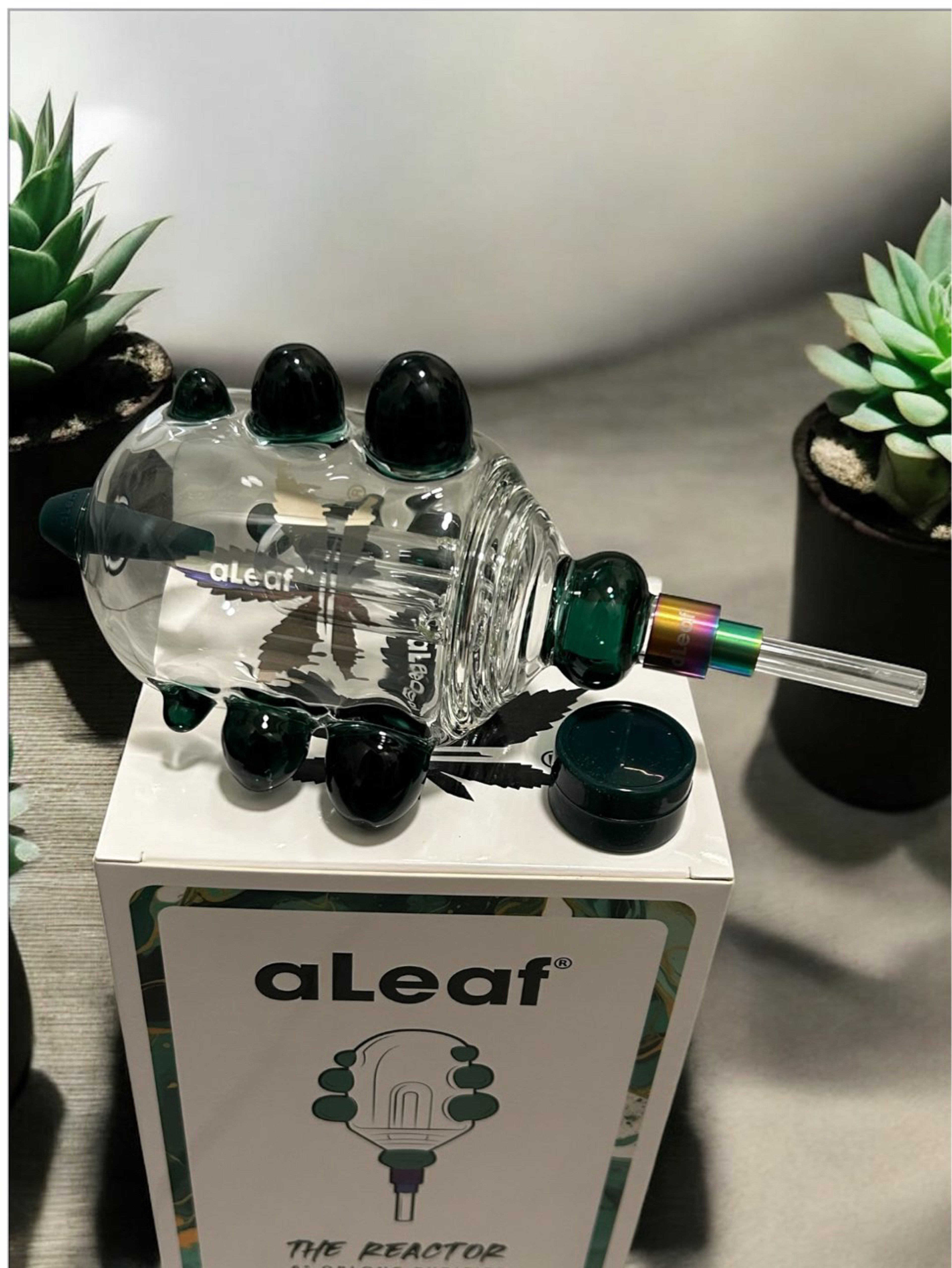 Preview pic of aLeaf 🍁 The Reactor 6” Oblong Purifier in Green