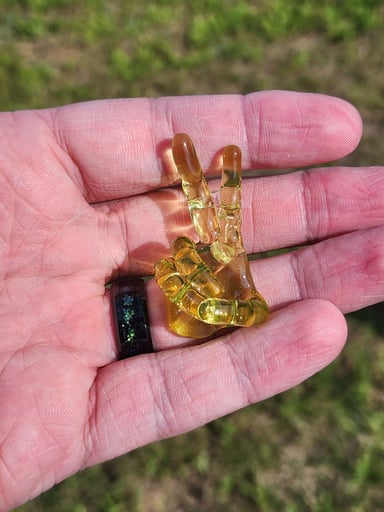 Preview pic of Uv Peace hand sign pendant