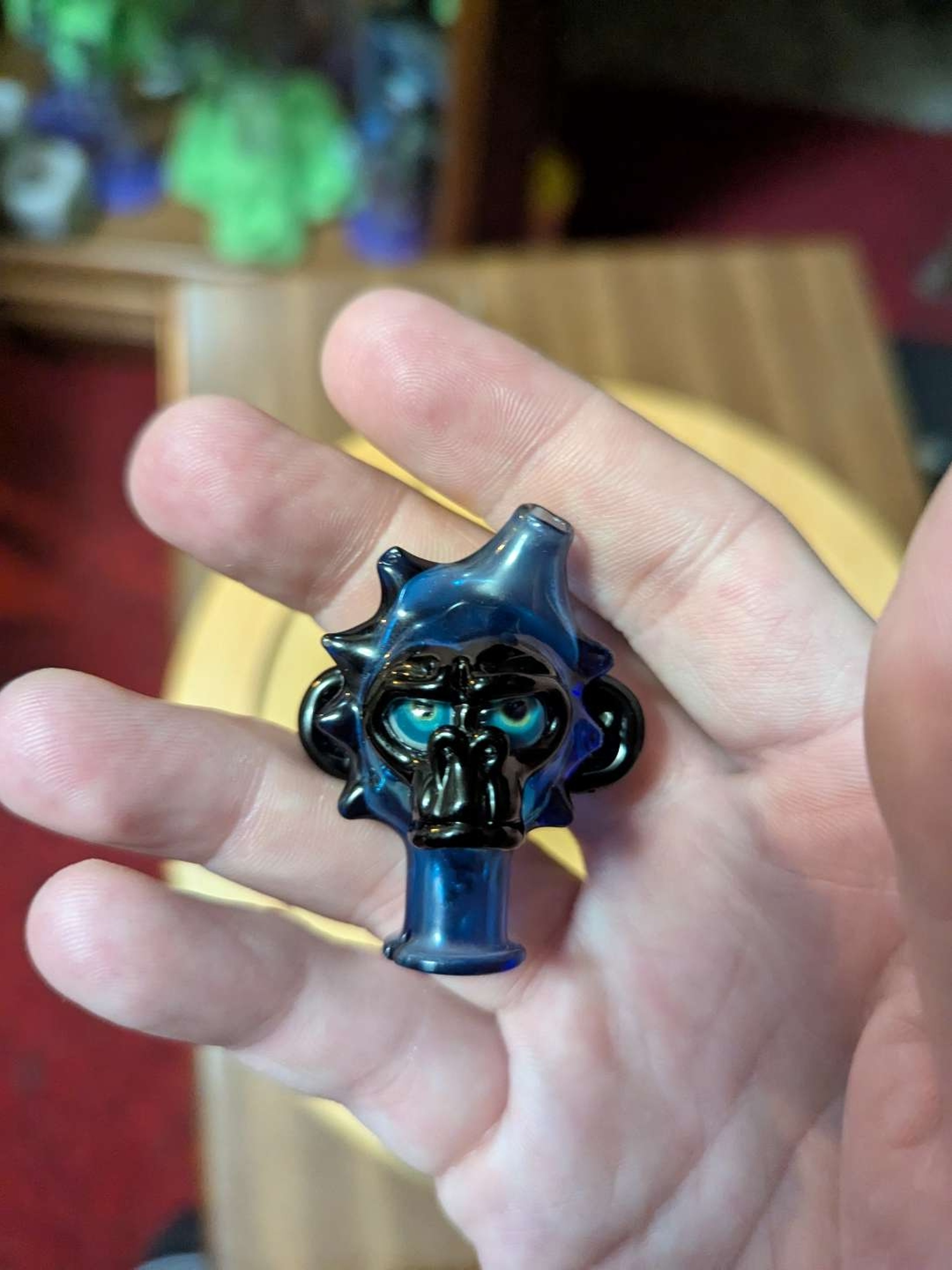 Preview pic of Friday glass monkey pivot top