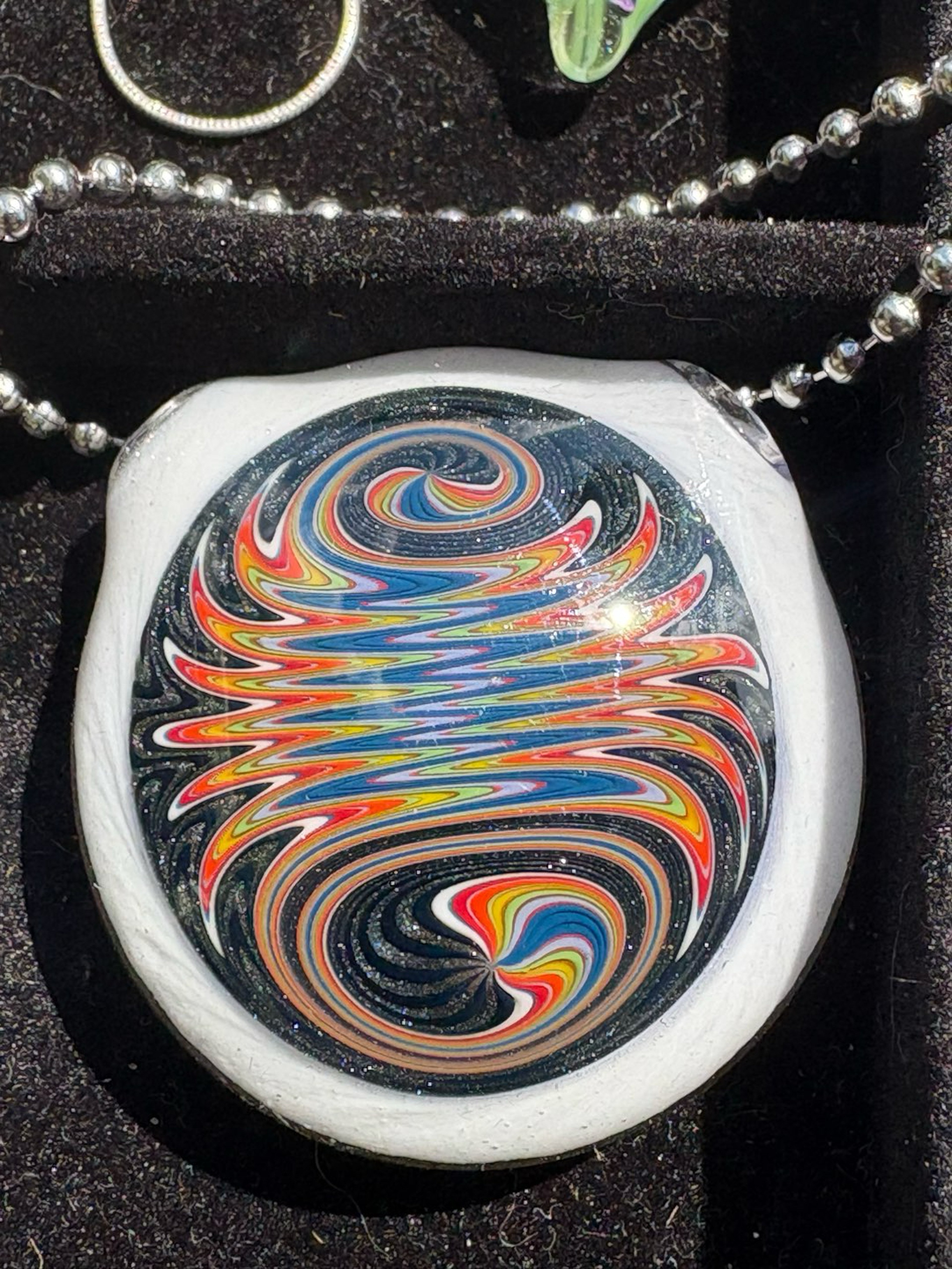 Preview pic of 2025  UV Reversal  pendant