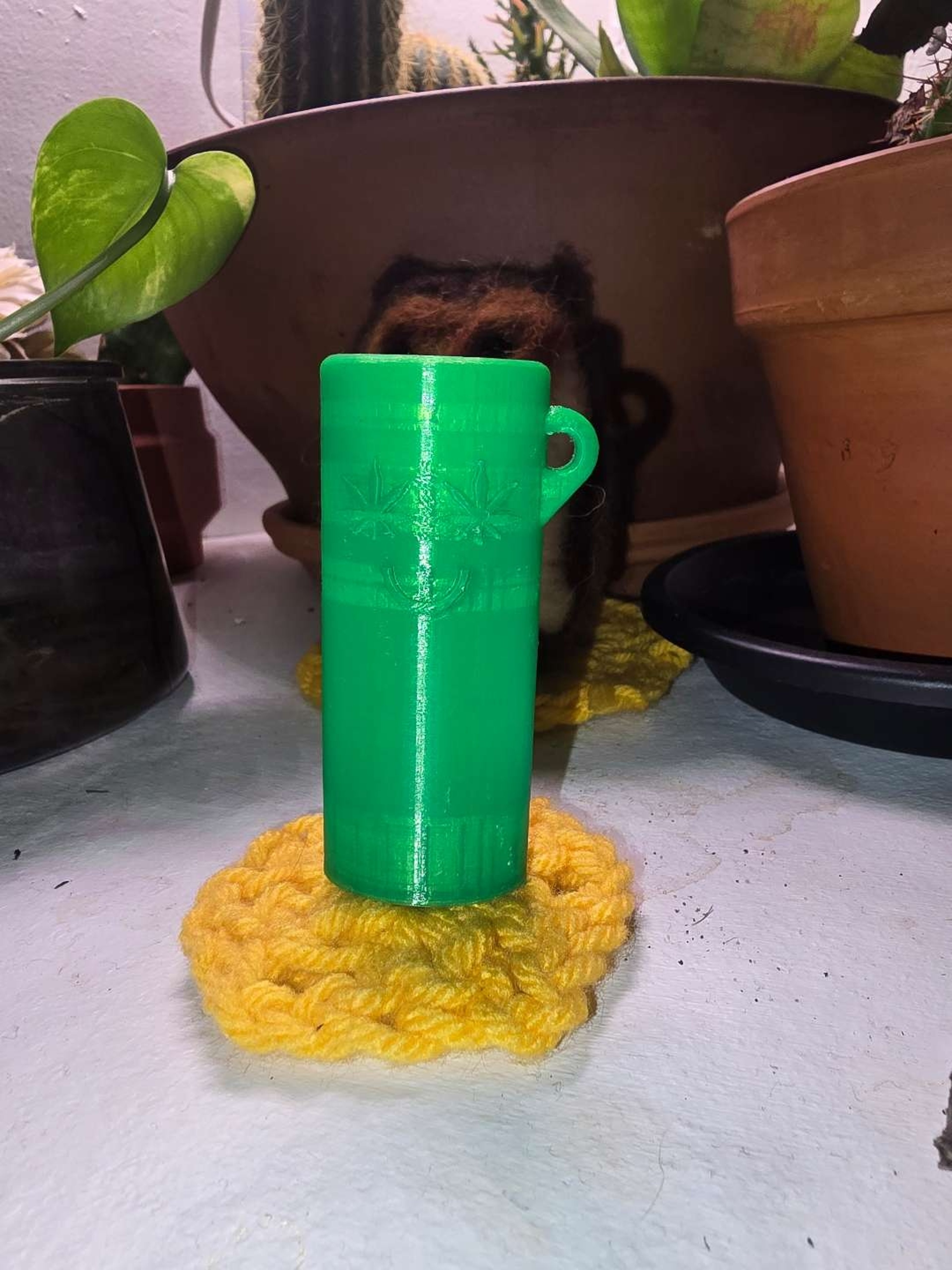 Preview pic of Leafy eye Bic lighter keychain holder
