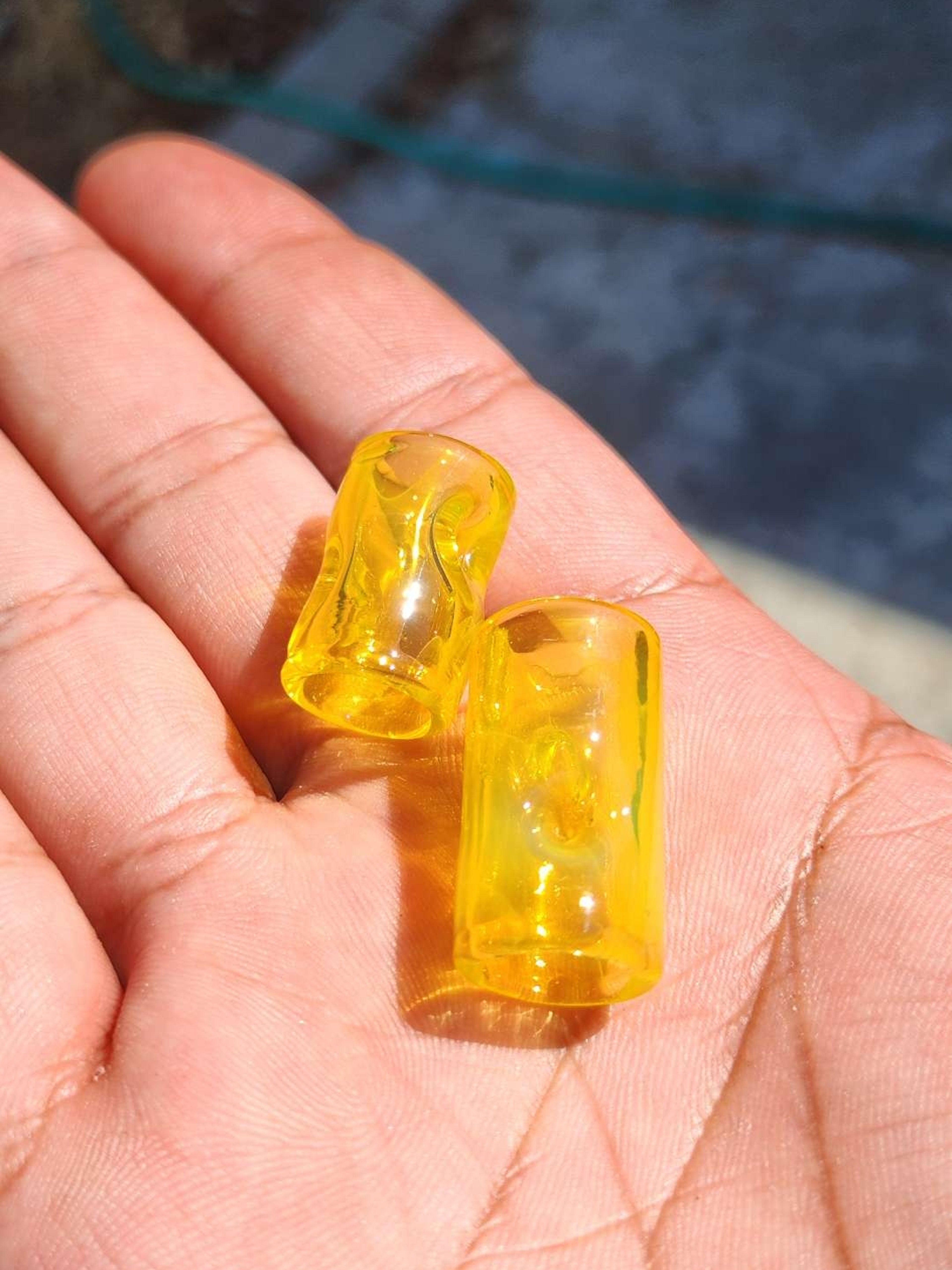Blunt tips greasy glass image 0