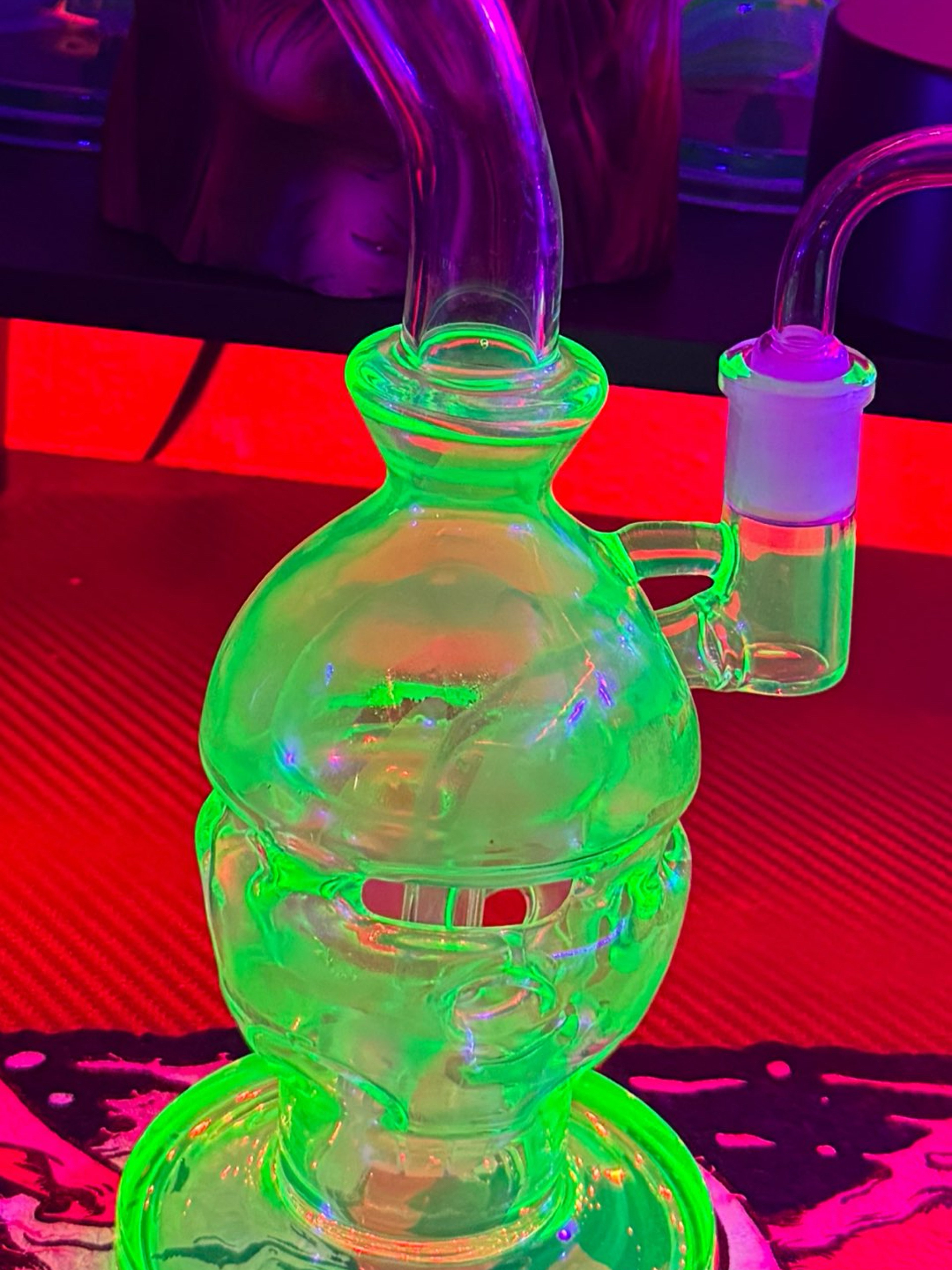 Preview pic of Green uv reactive egg rig