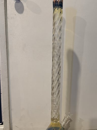 Preview pic of 32 inch twisted bong