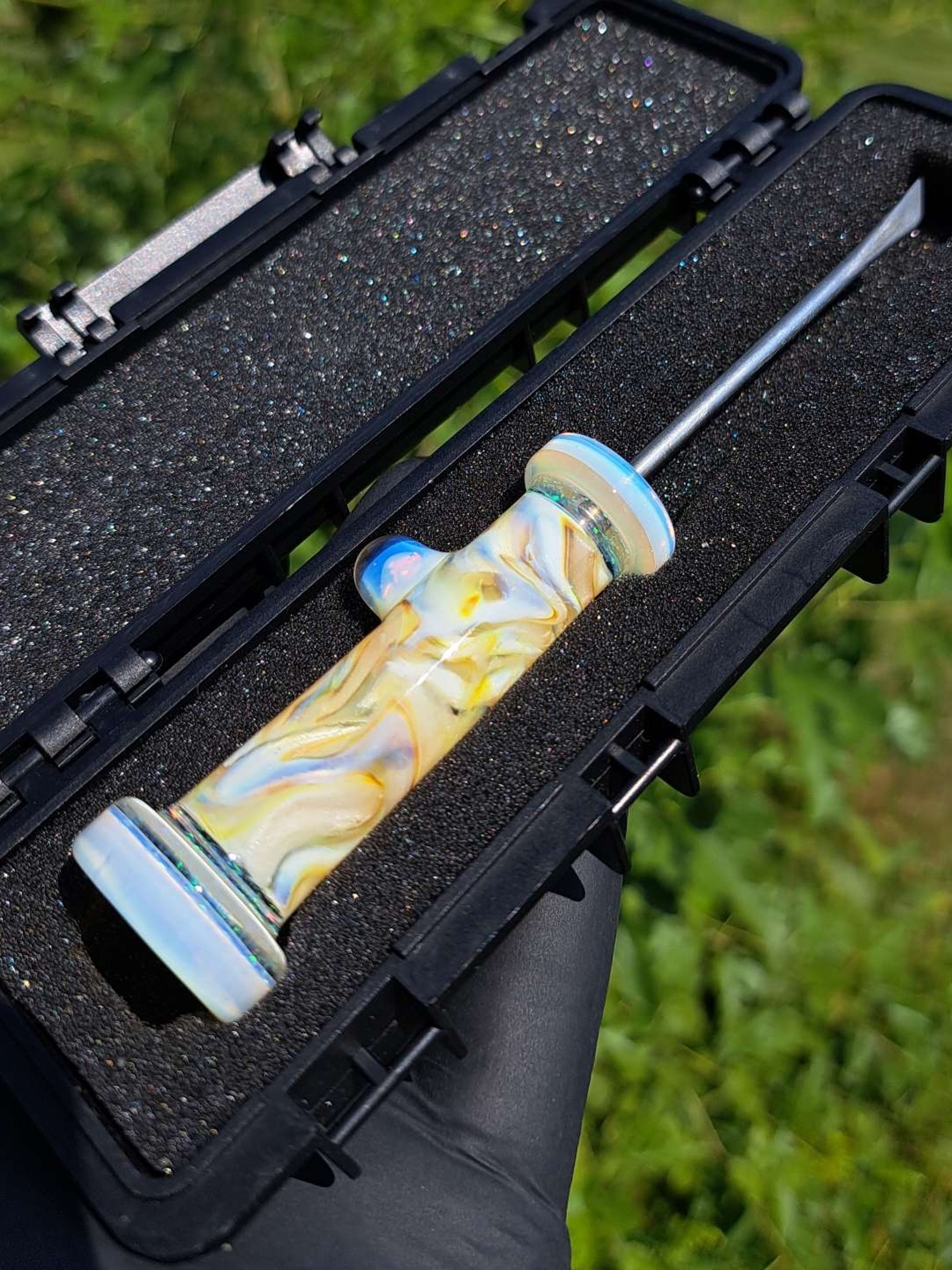 Preview pic of Dab tool titanium tip with case UV reactive
