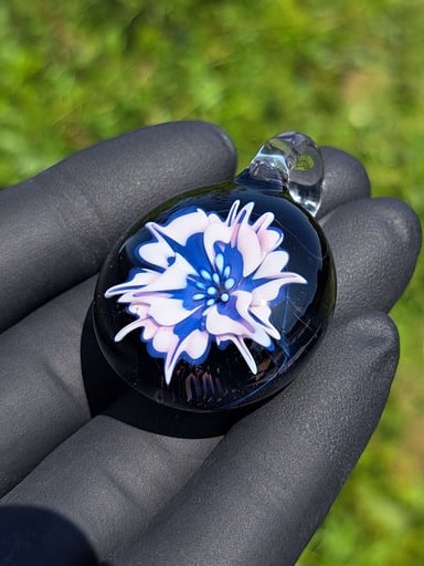Preview pic of Flower pendant