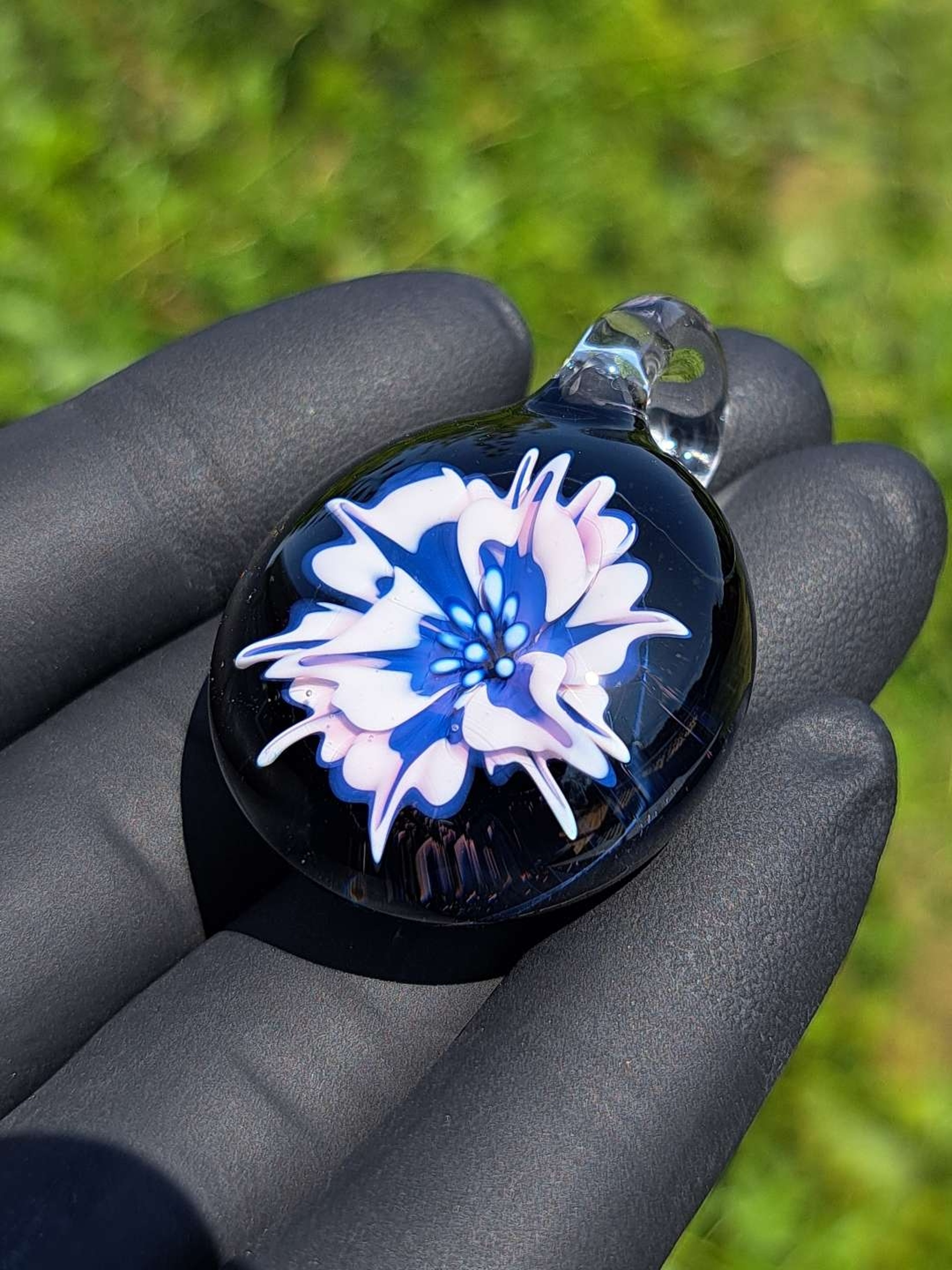 Preview pic of Flower pendant