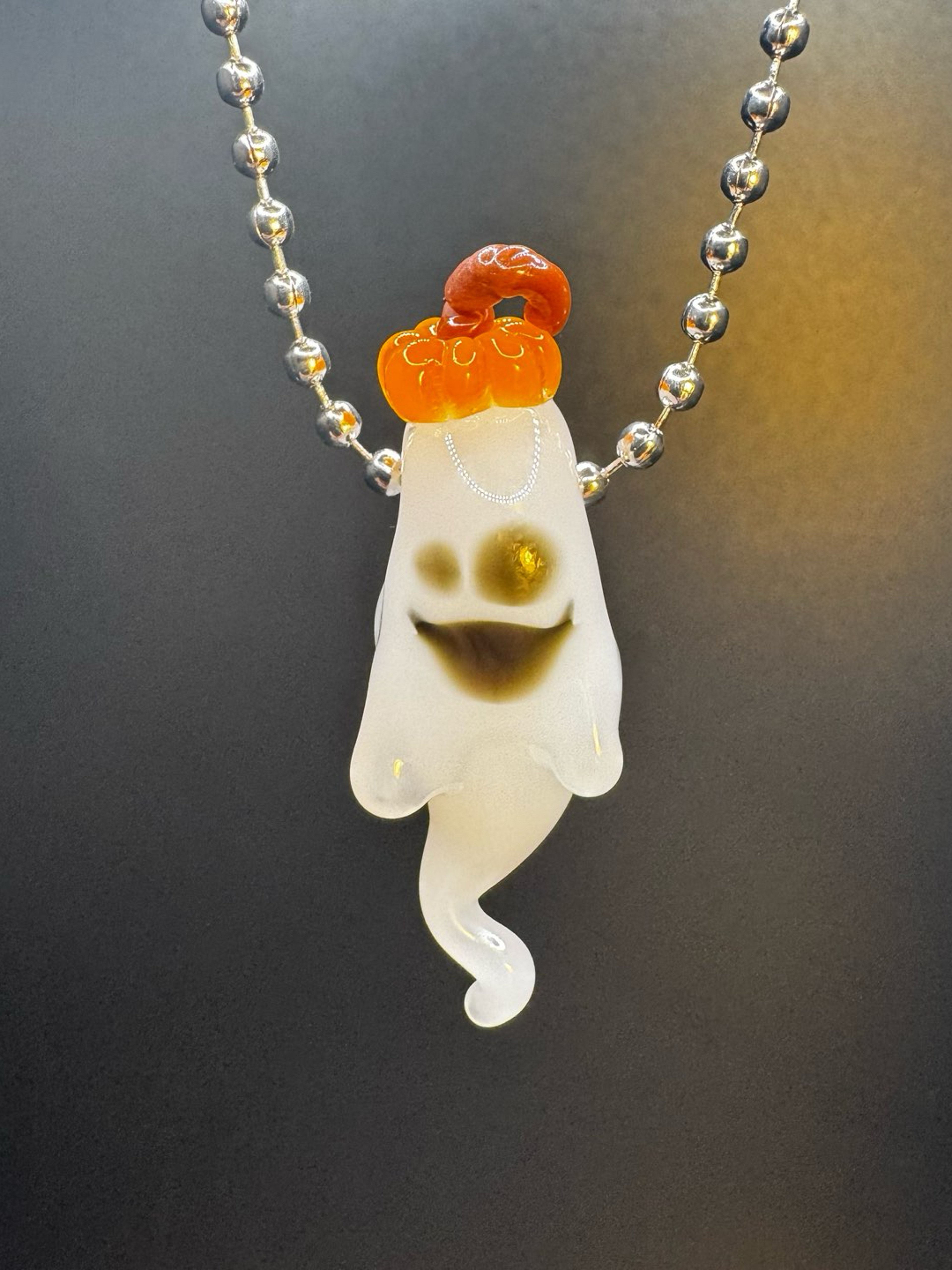 Preview pic of Friendly ghost with a pumpkin hat #3