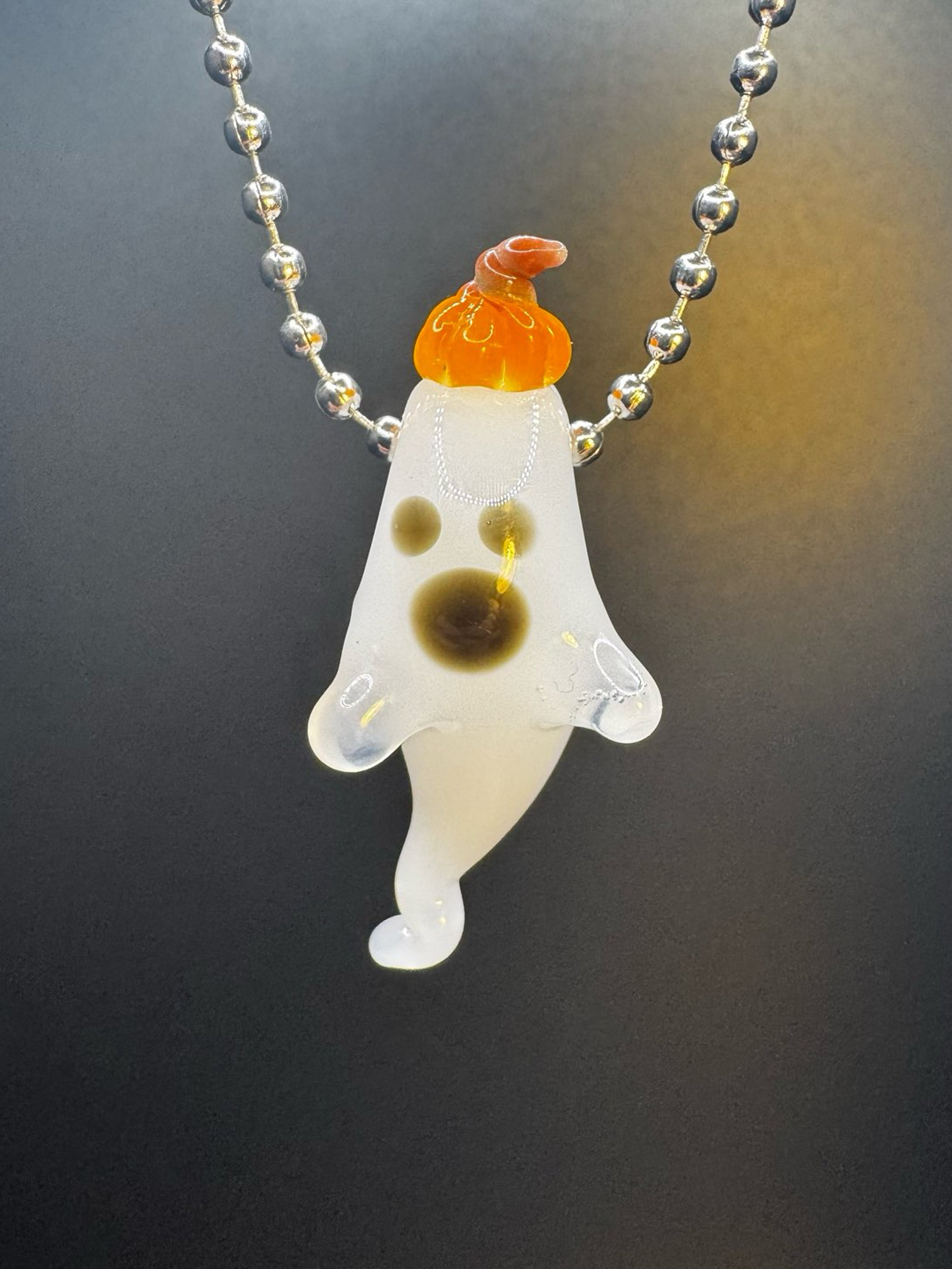 Preview pic of Friendly ghost with a pumpkin hat #4