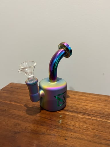 Preview pic of "Dabbers Delight Puck" Bong