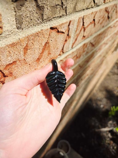 Preview pic of Leaf Pendant