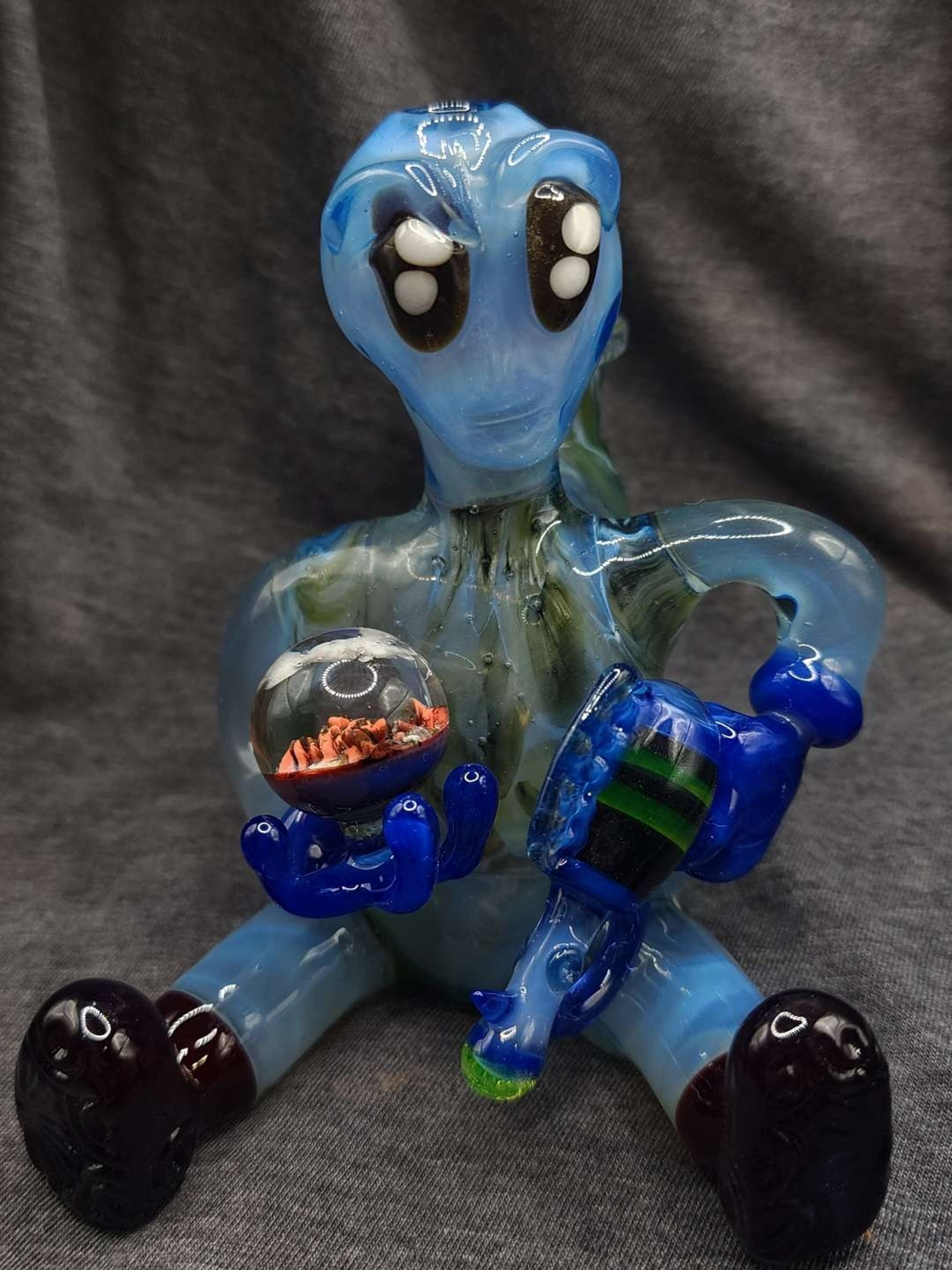 Preview pic of Alien rig w paradise marble in hand