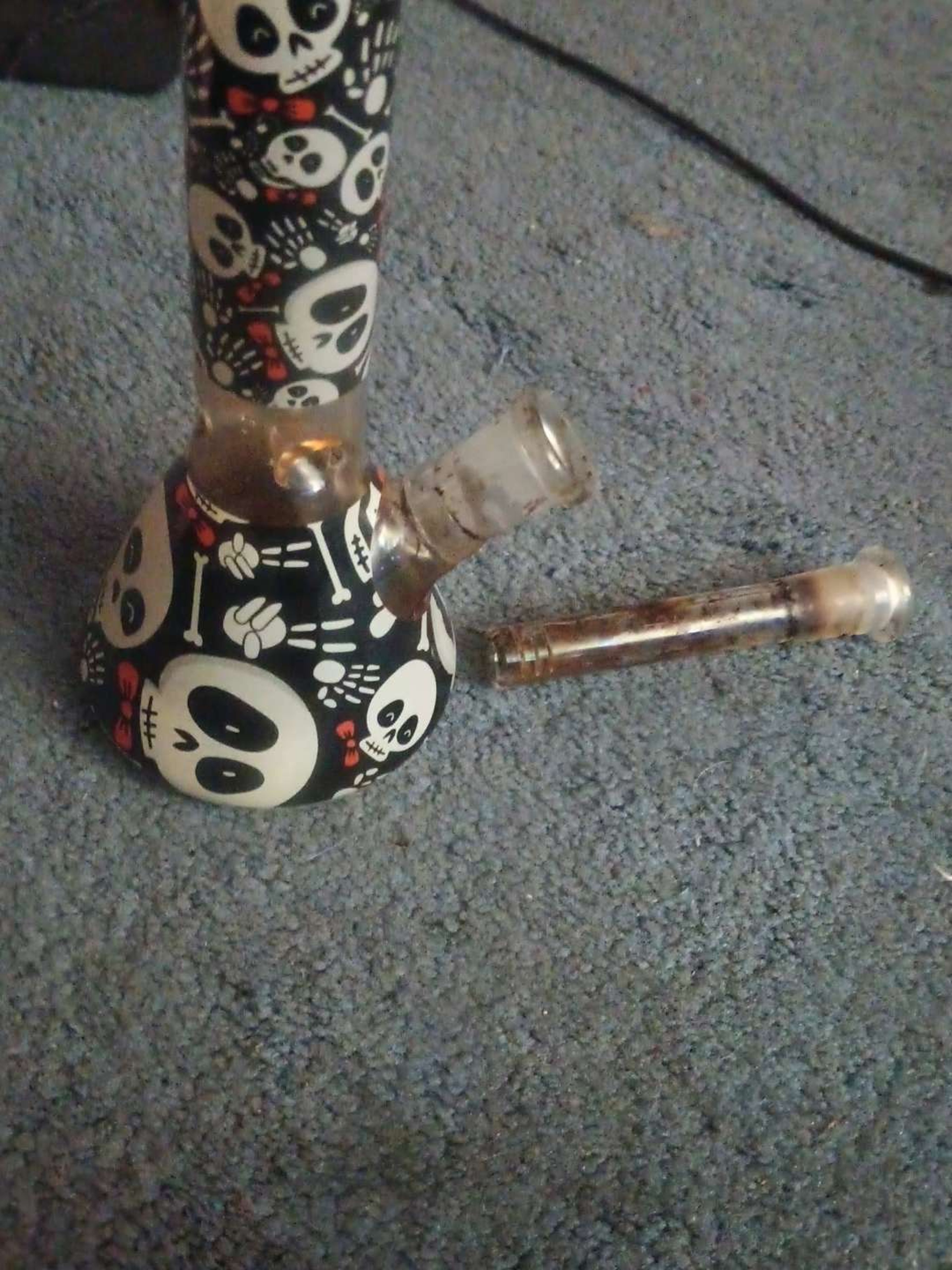 Preview pic of skull downstem bong, 25$+ shipping!/ jacksonville FL area!