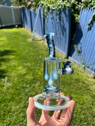 Preview pic of Uzzi glass 14mm wigwag donut jammer