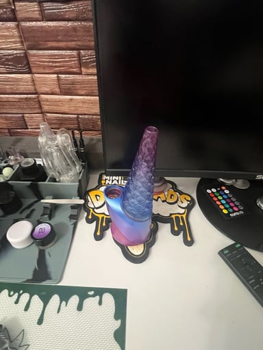 Preview pic of Peak pro indiglow 2000 dabs and charging pad