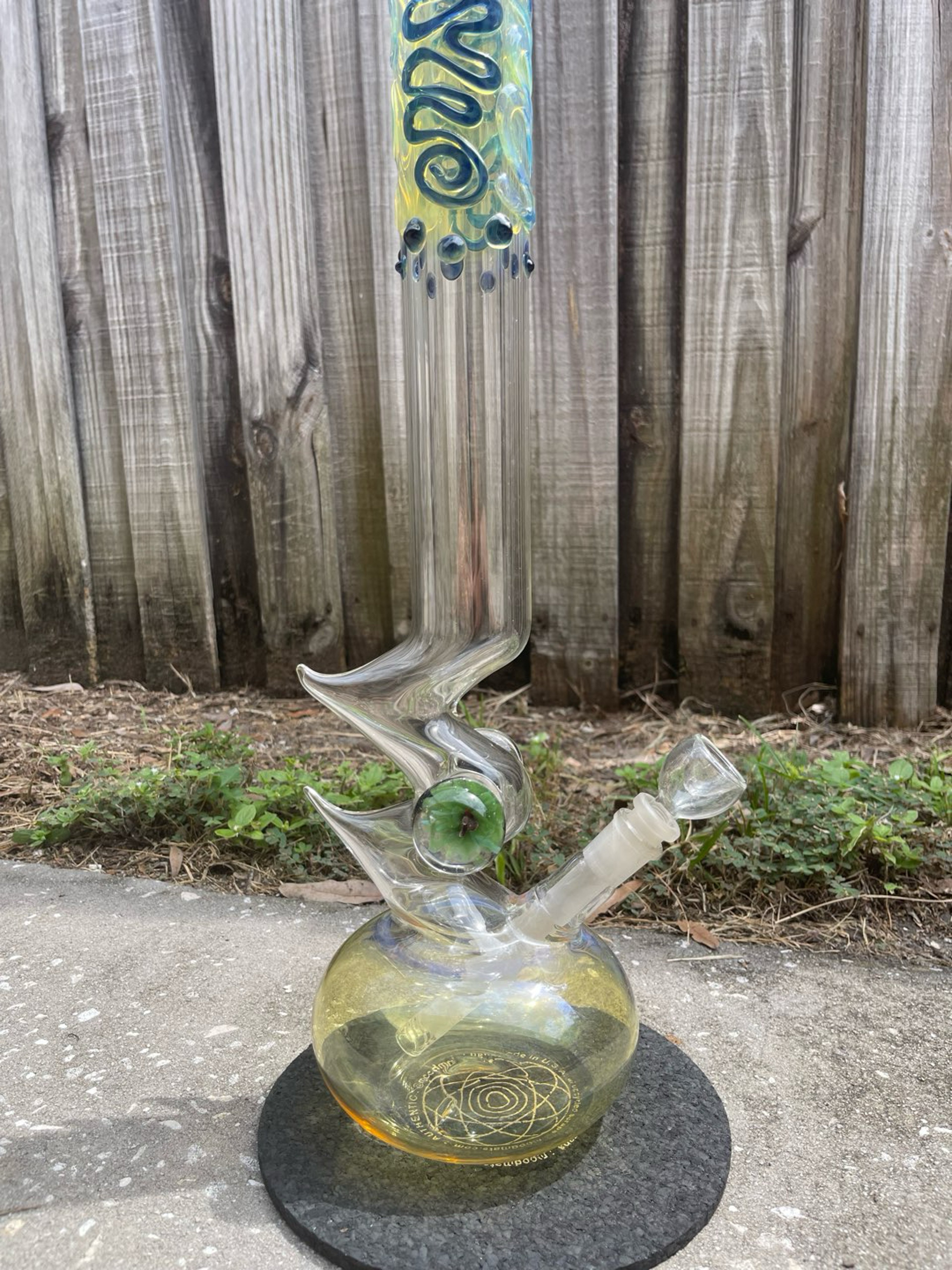 Crush glass Zong w Cheech down stem image 0