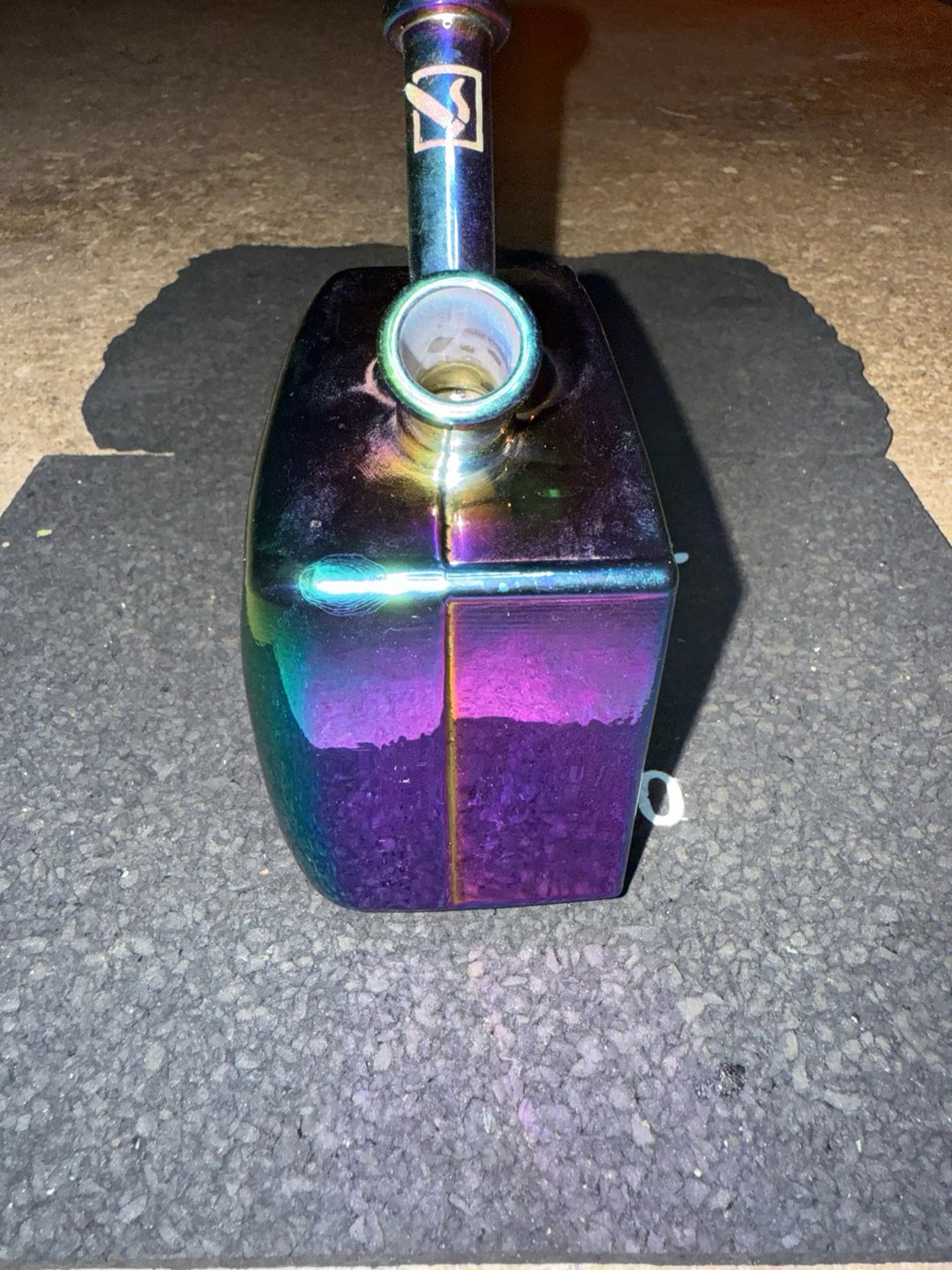 DHC TV bong/rig image 0