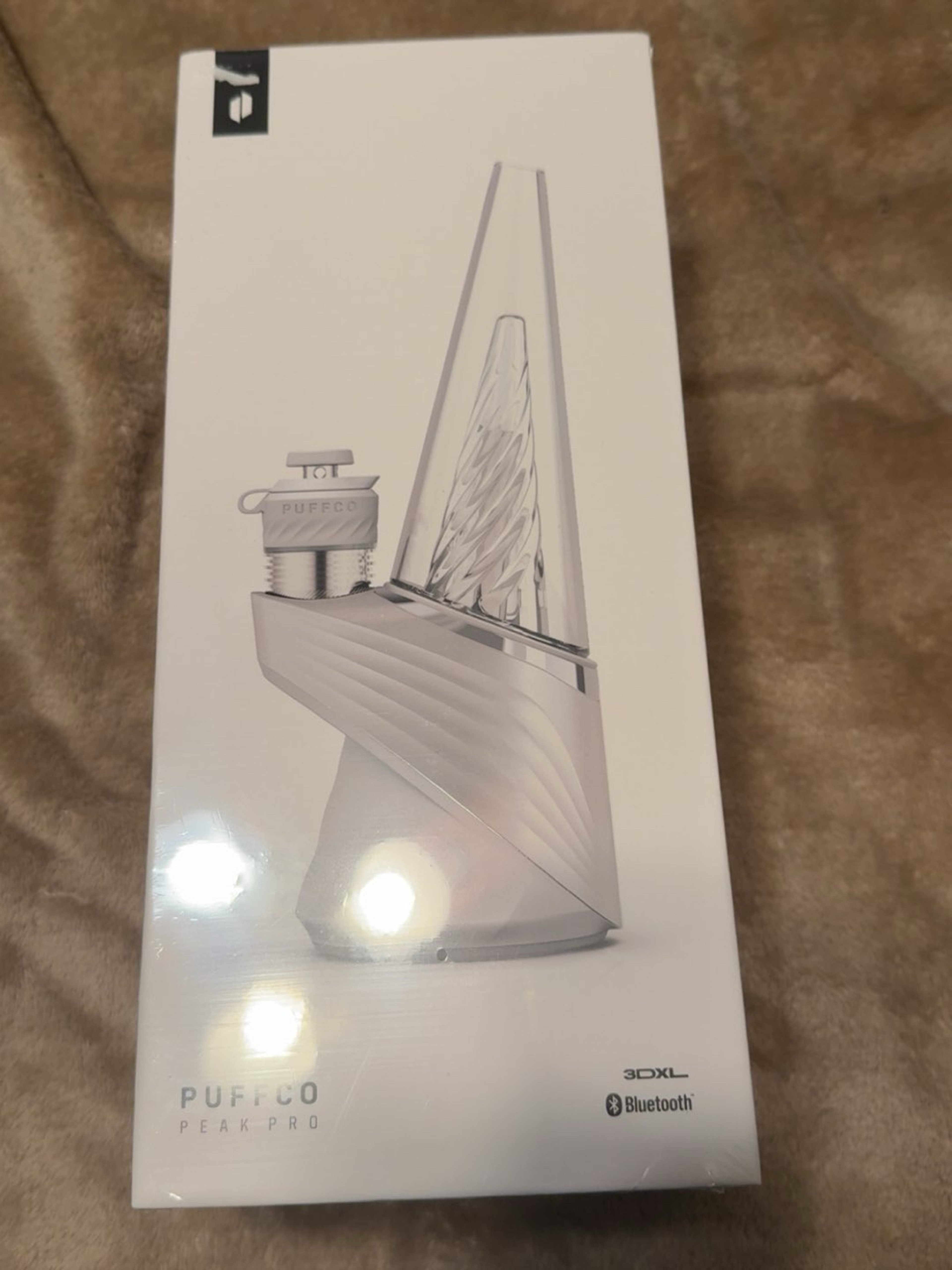 Preview pic of white puffco 2.0
