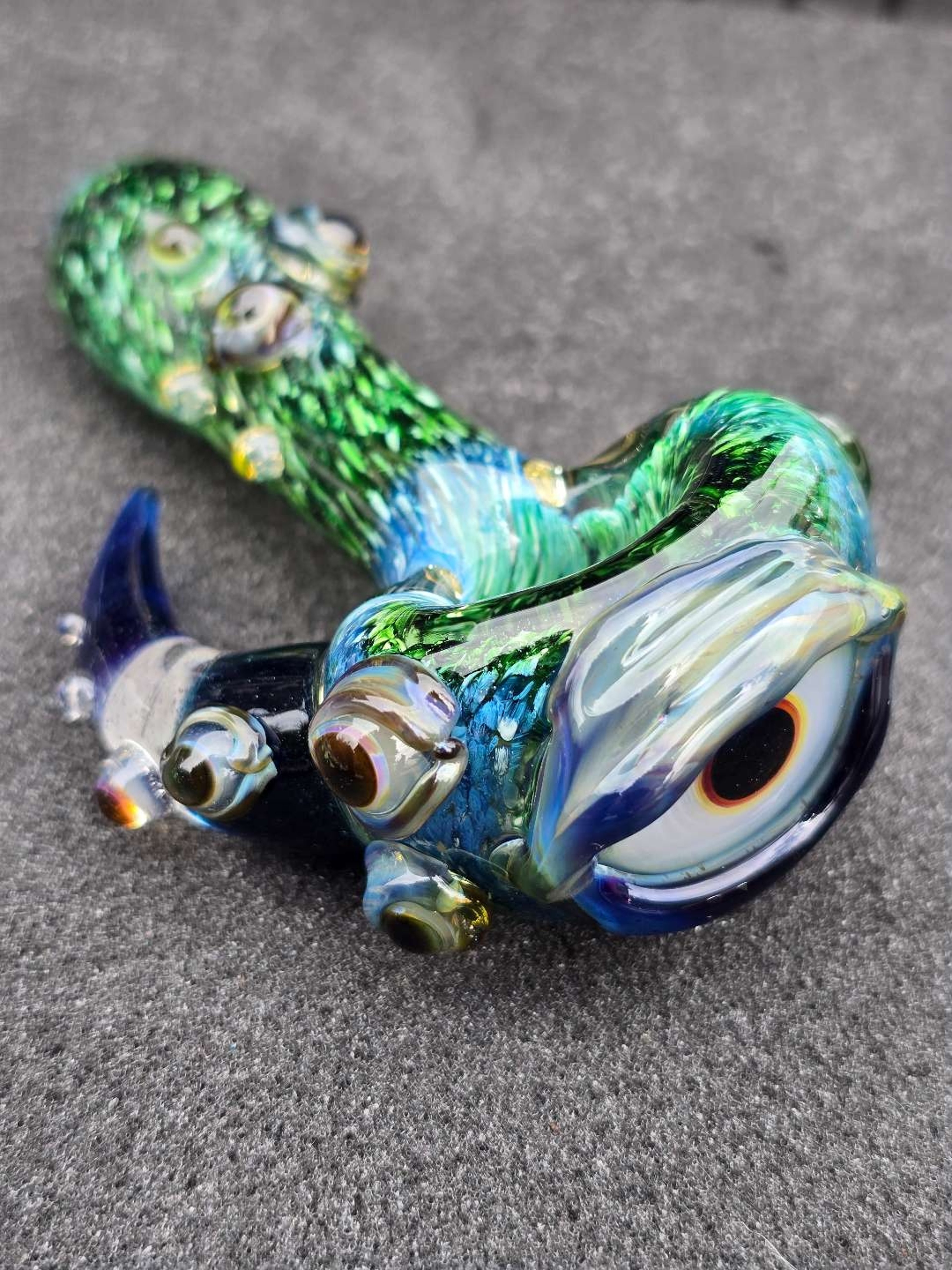 Preview pic of Glass Eye Pipe With Horn UV Reactive