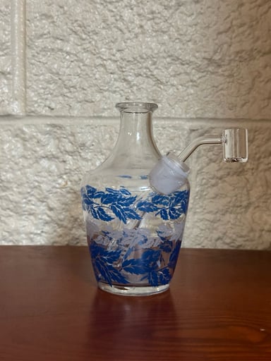 Preview pic of Blue and White Floral Vase Rig