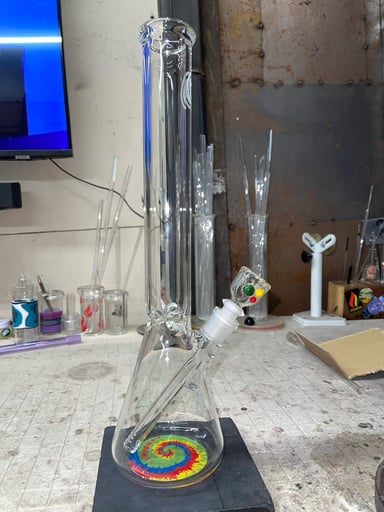 Preview pic of Rasta decal beaker 44x16” tall, 14mm 1 hole slide