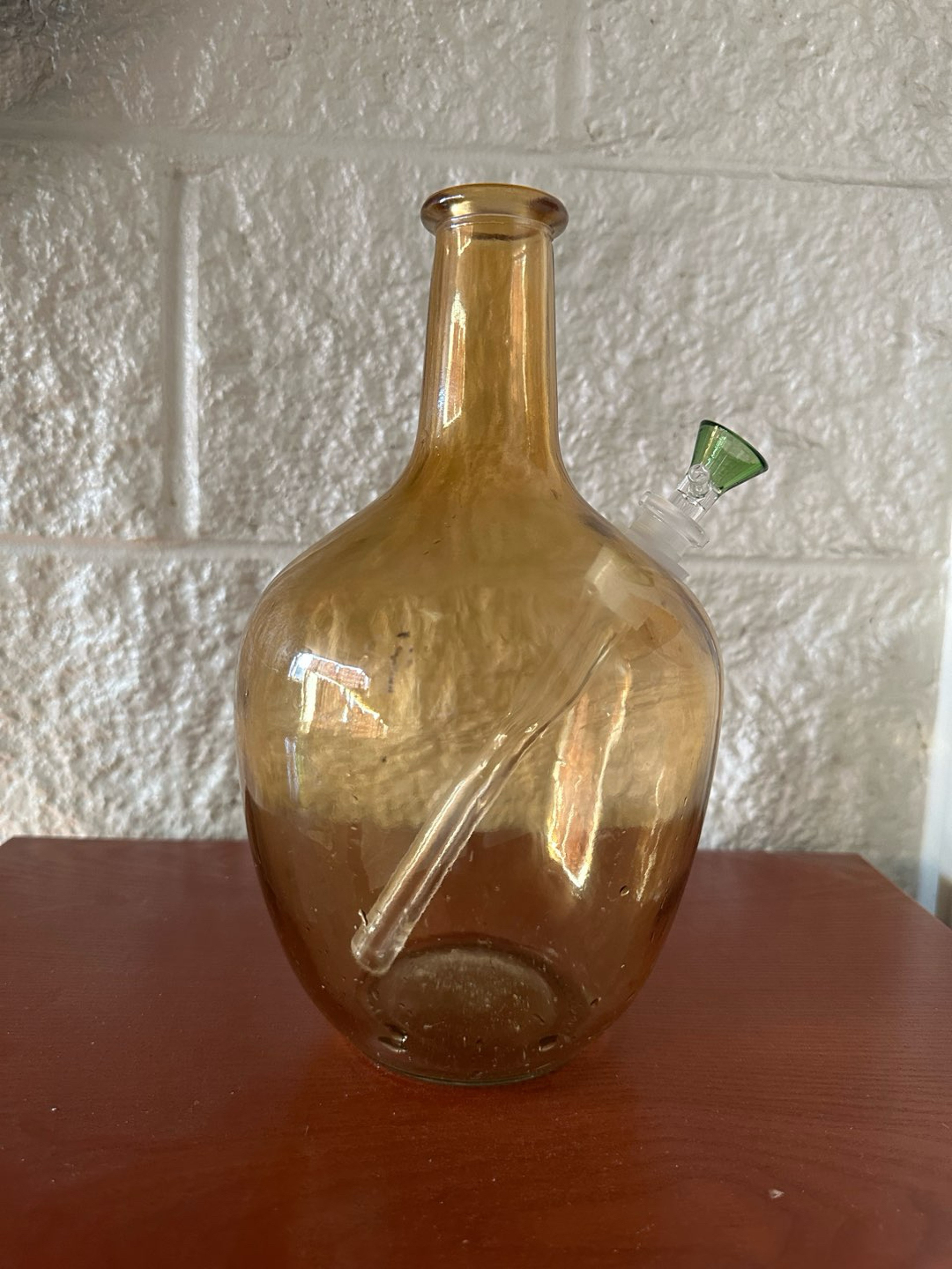 Preview pic of Amber Vase Bong